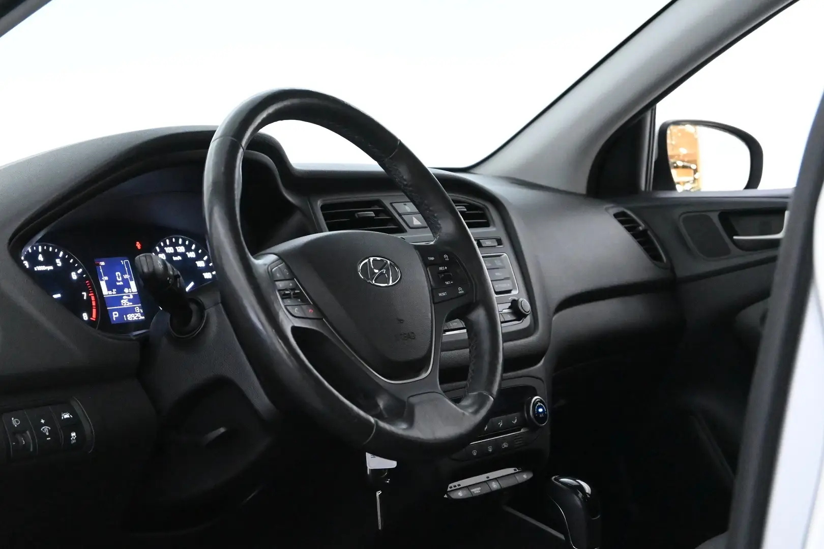 Car Image - 6q1ZojmoIPSLsVUOR7S7qj
