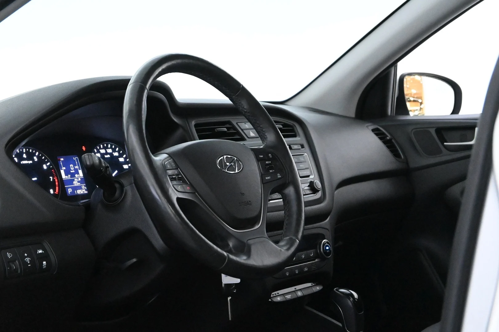 Car Image - 6q1ZojmoIPSLsVUOR7S7qj