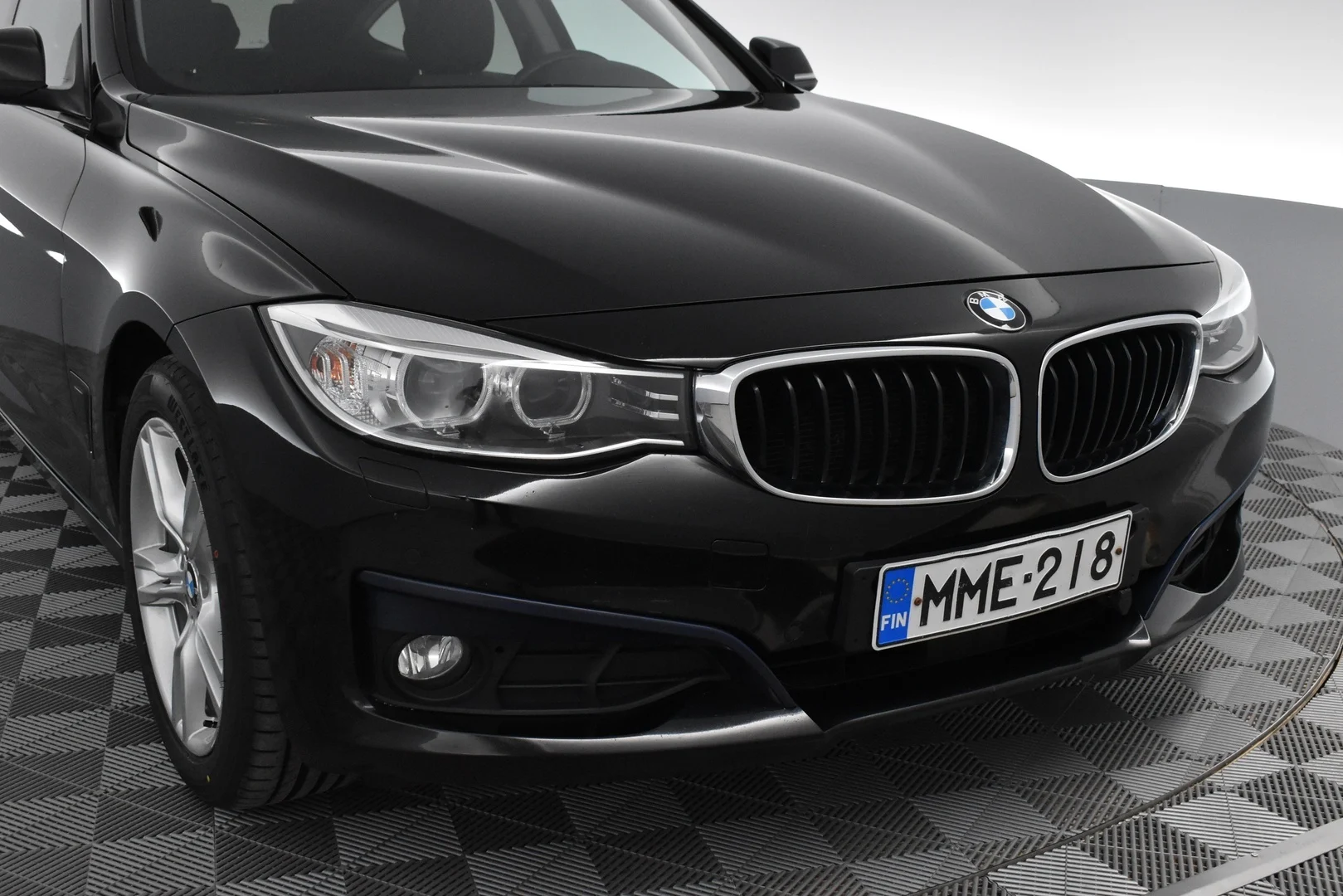 Car Image - 78hfJHyVNIVSe3mzU7e8a7