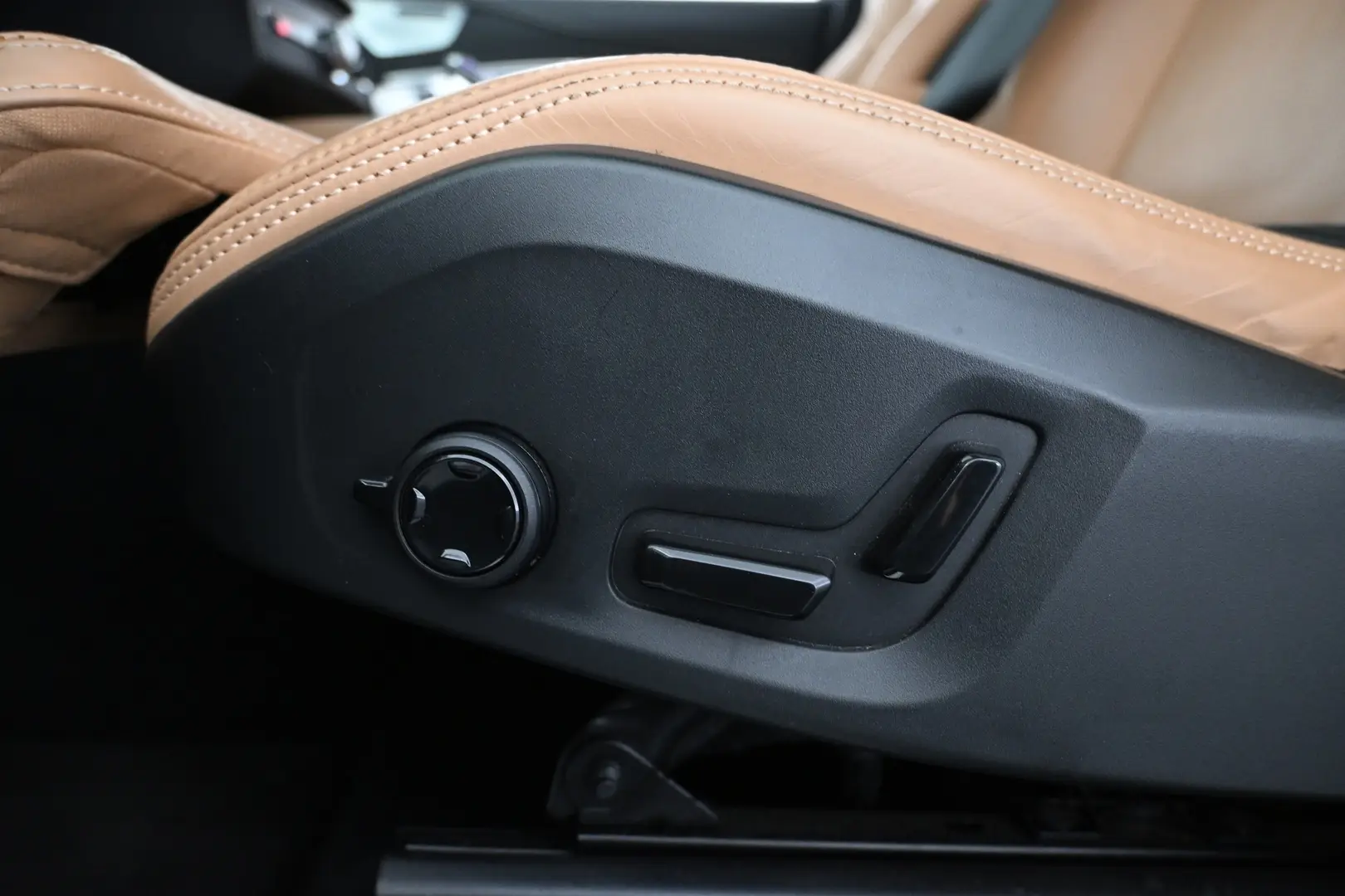 Car Image - 6Gg4fZwDMkFxSgOGrXOx5t