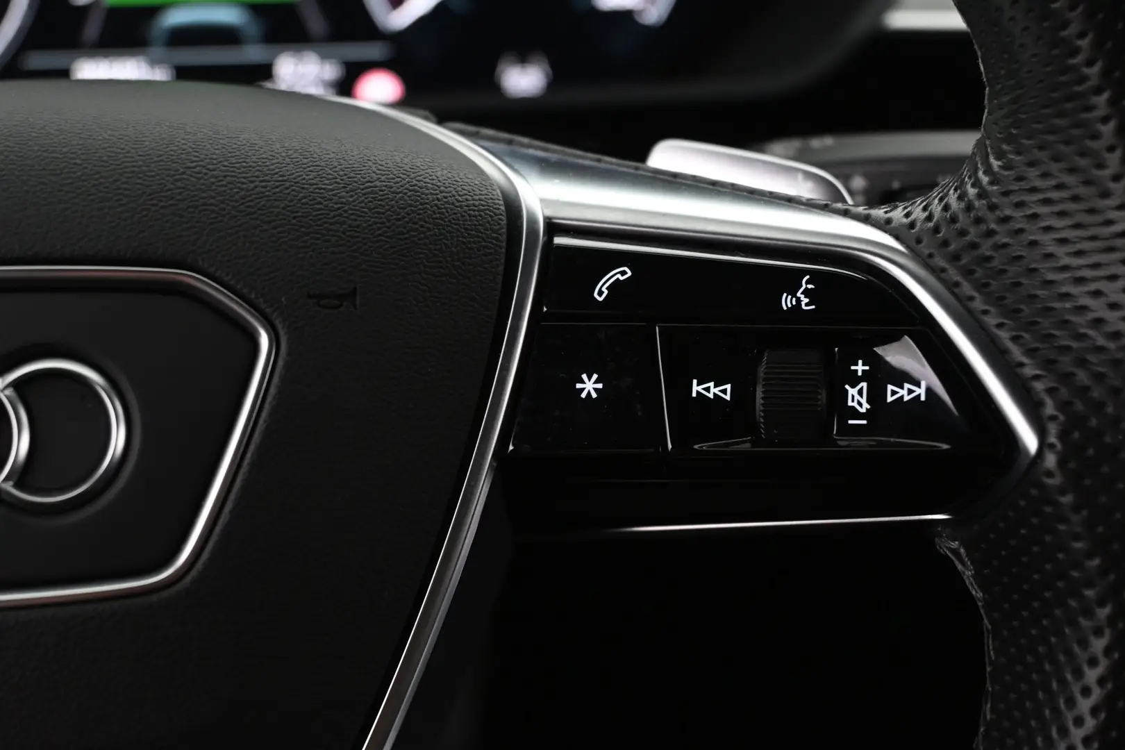 Car Image - 4X8xLnQ8QUtD80XSZg9J3k