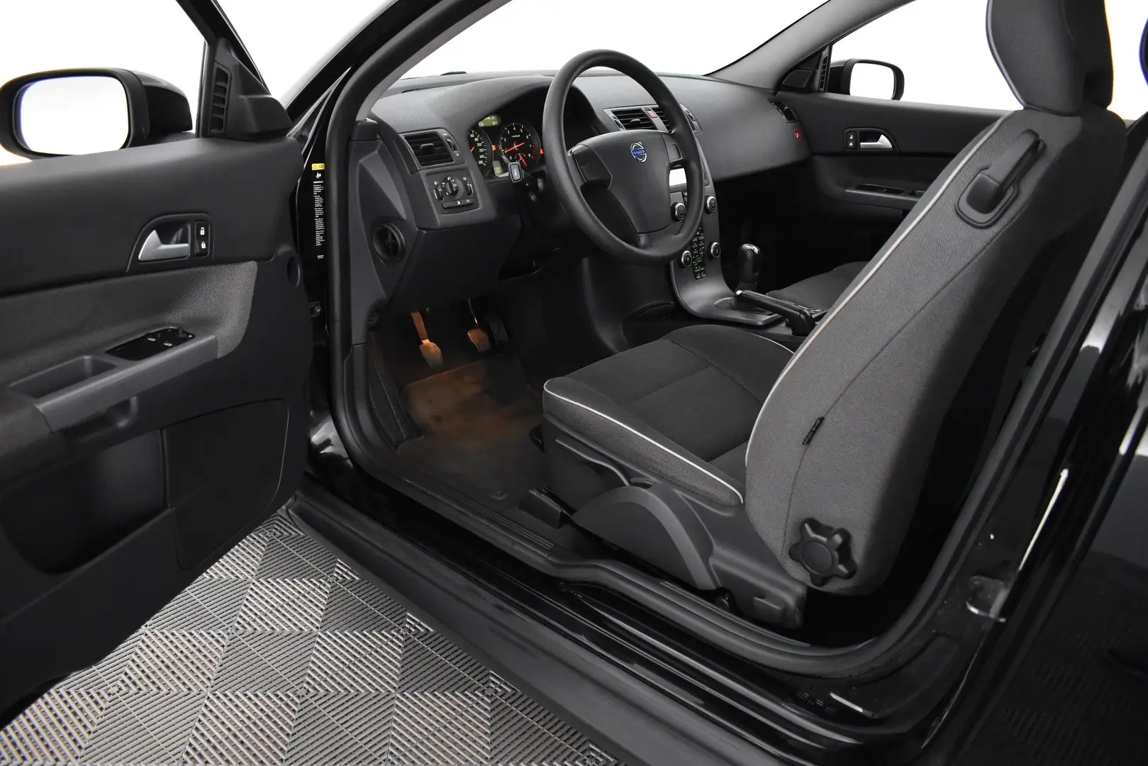 Car Image - 79ZMYmhG95RdWJI2LNxfYX
