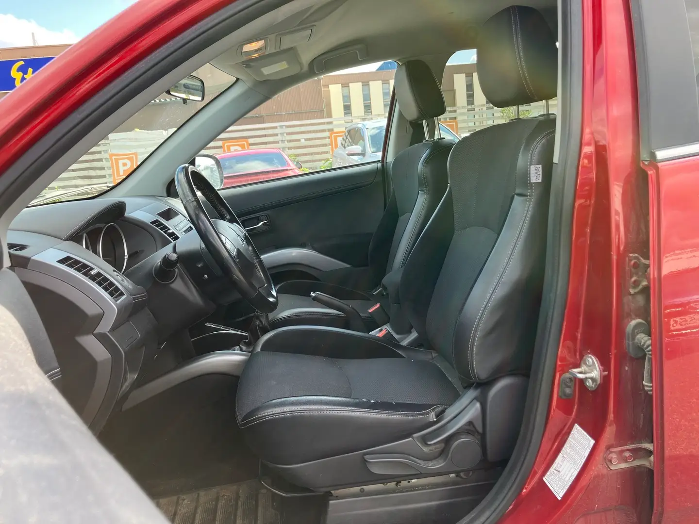 Car Image - 6J24lS2uLDc5iLzwU5kqZY