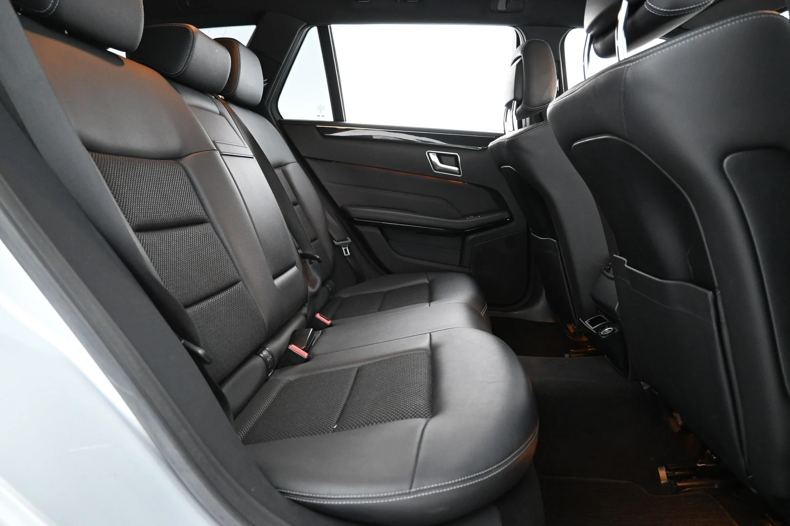 Car Image - 4c2tDA5UR5fNpB7rXiVJtK