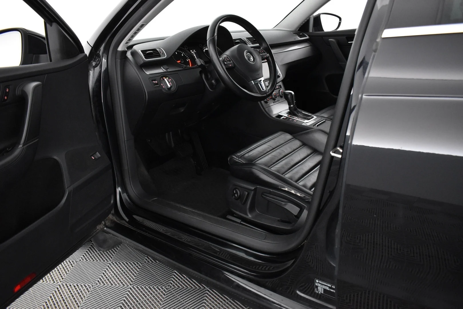 Car Image - 1UUorSsv9c4vHYqZIWL8kI