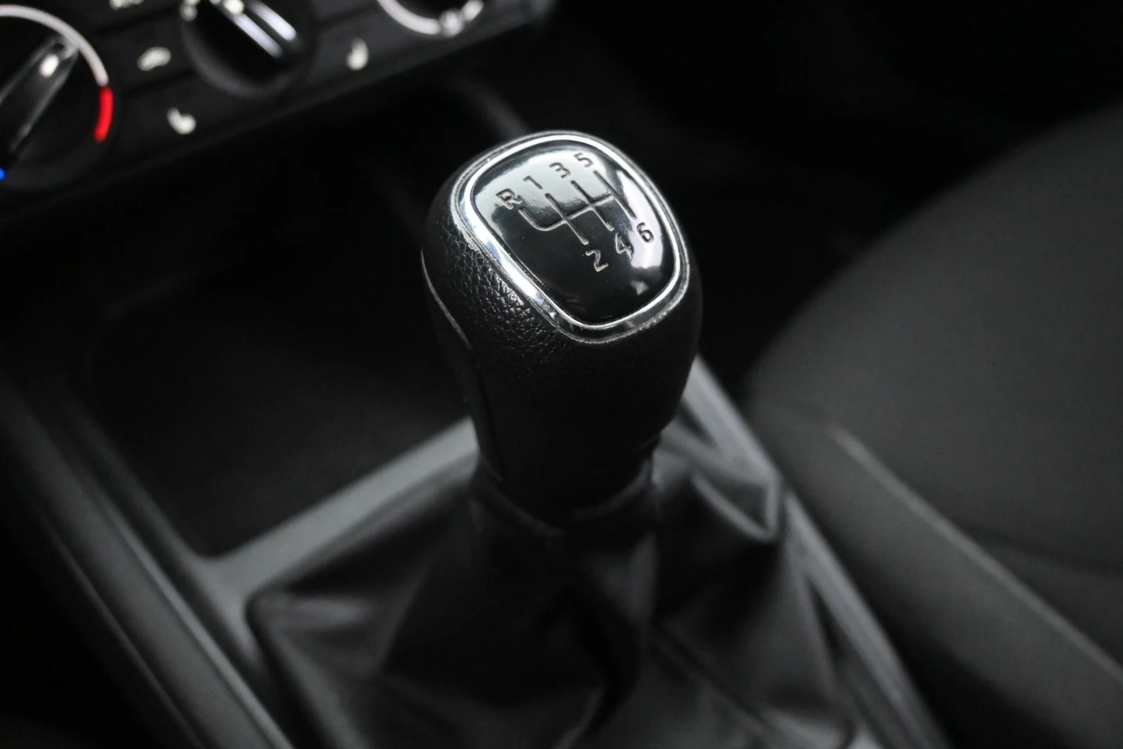 Car Image - 4KHOOK8jHrafjwUmMlBI9W