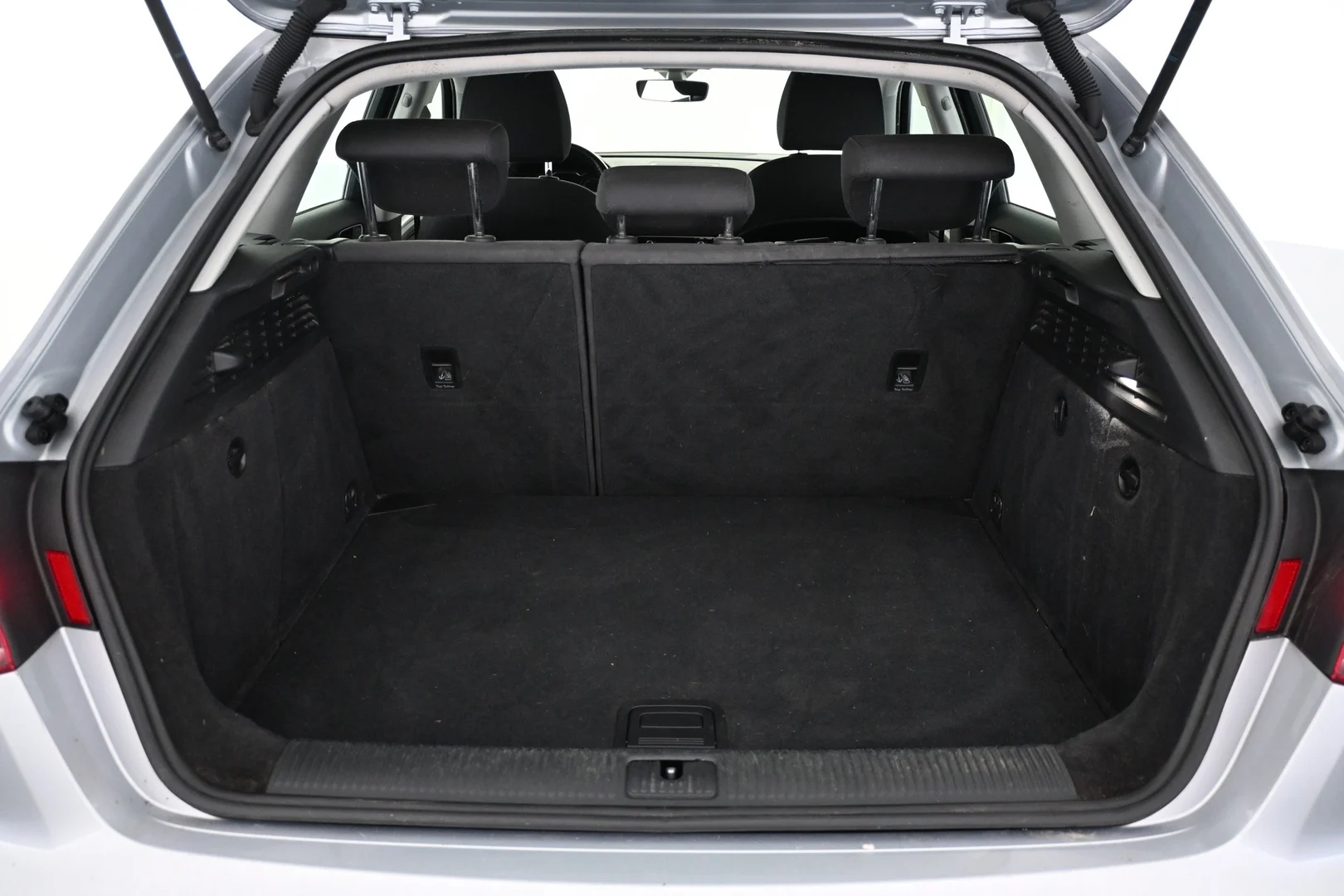 Car Image - 4d0YitdyYyrJINQ8OLi2hl