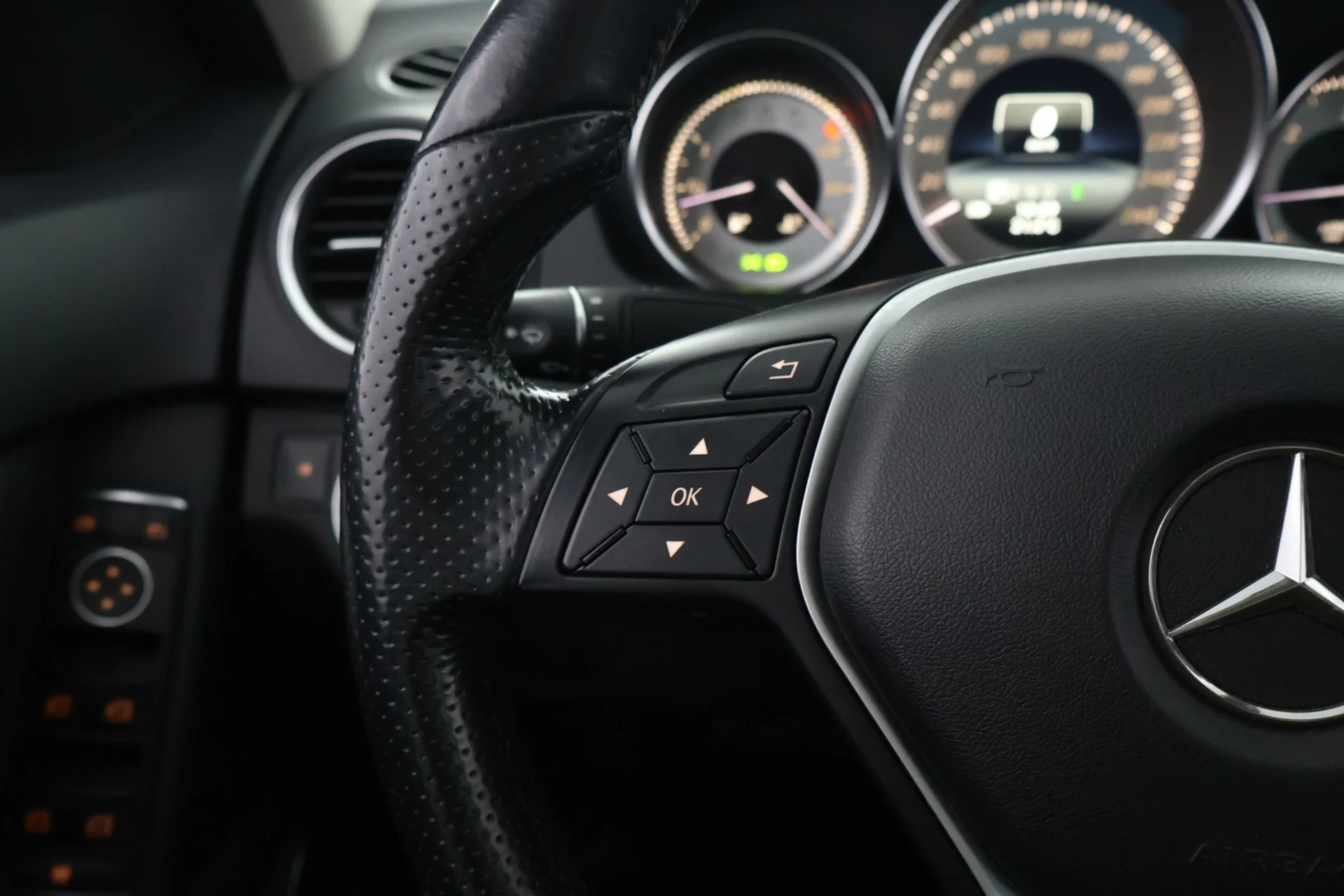 Car Image - 2ECqIxFYmzj14c2XijQuZD