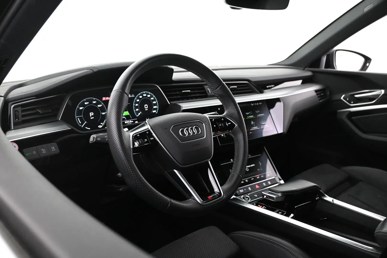 Car Image - 2LU8zTURWrBpoe0tWrrnM1