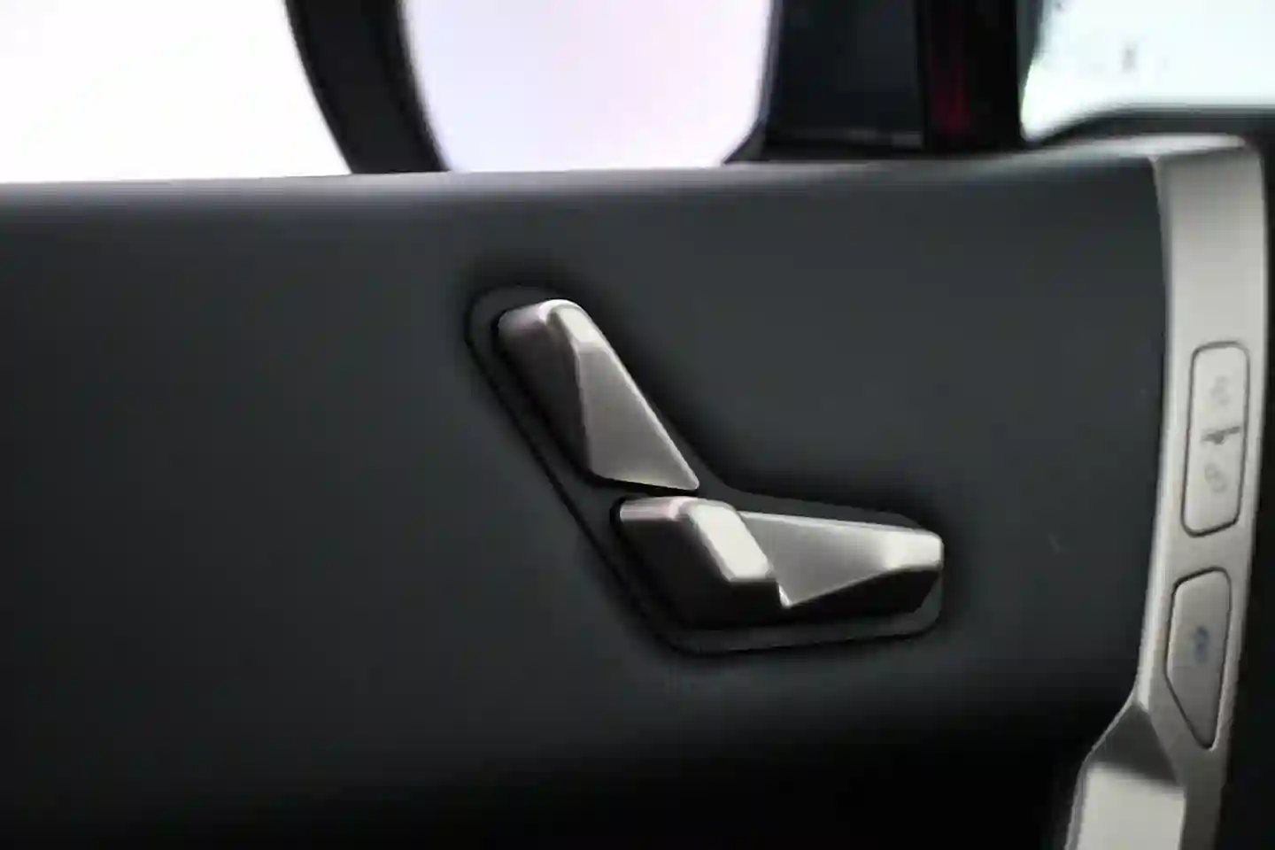 Car Image - 6yUh27omKWh4FlY7Bf6gD6