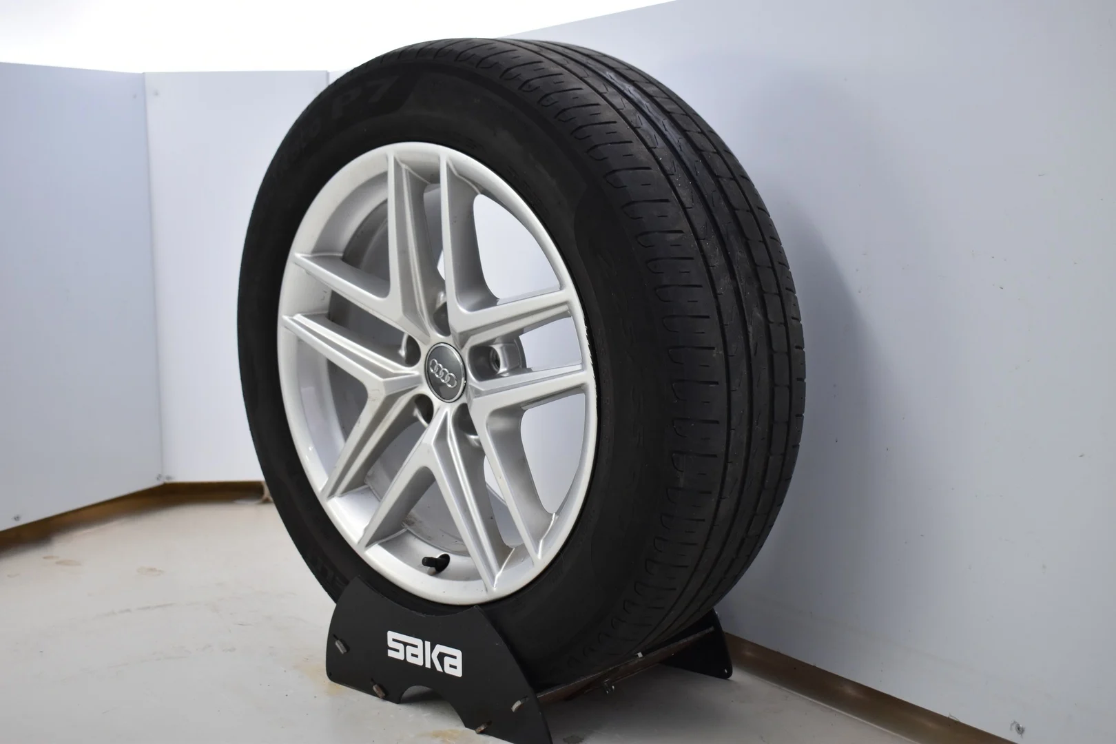 Car Image - 37bQNpfaFR9haYB18w31TM