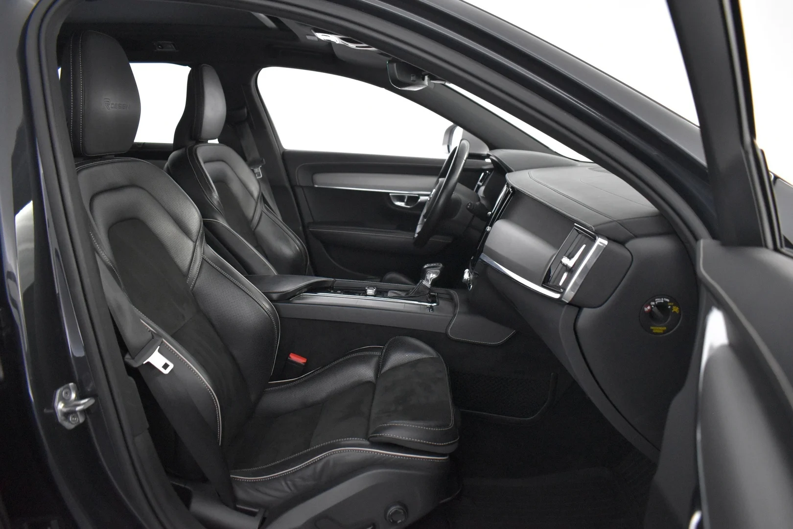 Car Image - Ko81PWTLVRAYzdruL0HeH
