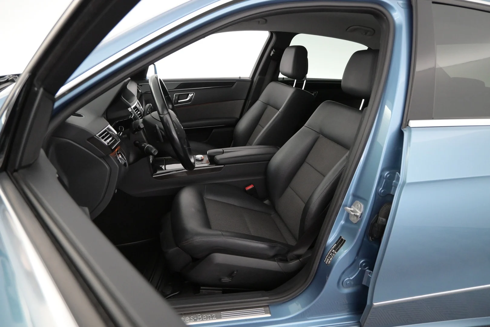 Car Image - 2F25P1isNs5zFWkYgyPdMM
