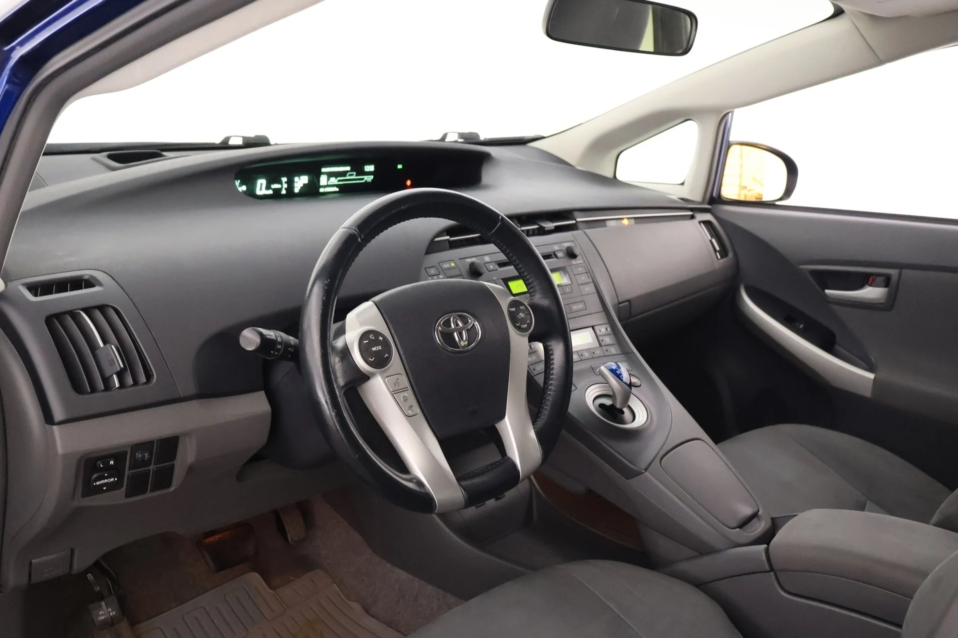 Car Image - 7w3lsWtL7D8SQOdzoSO17D