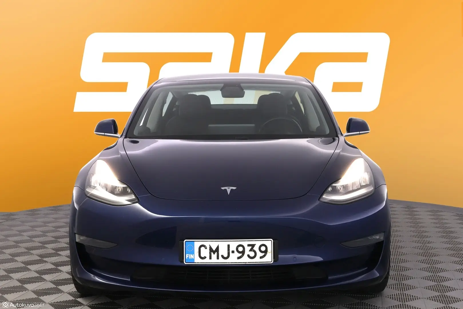 Car Image - 26B0eR7Xux1d9FNwlGEPmd