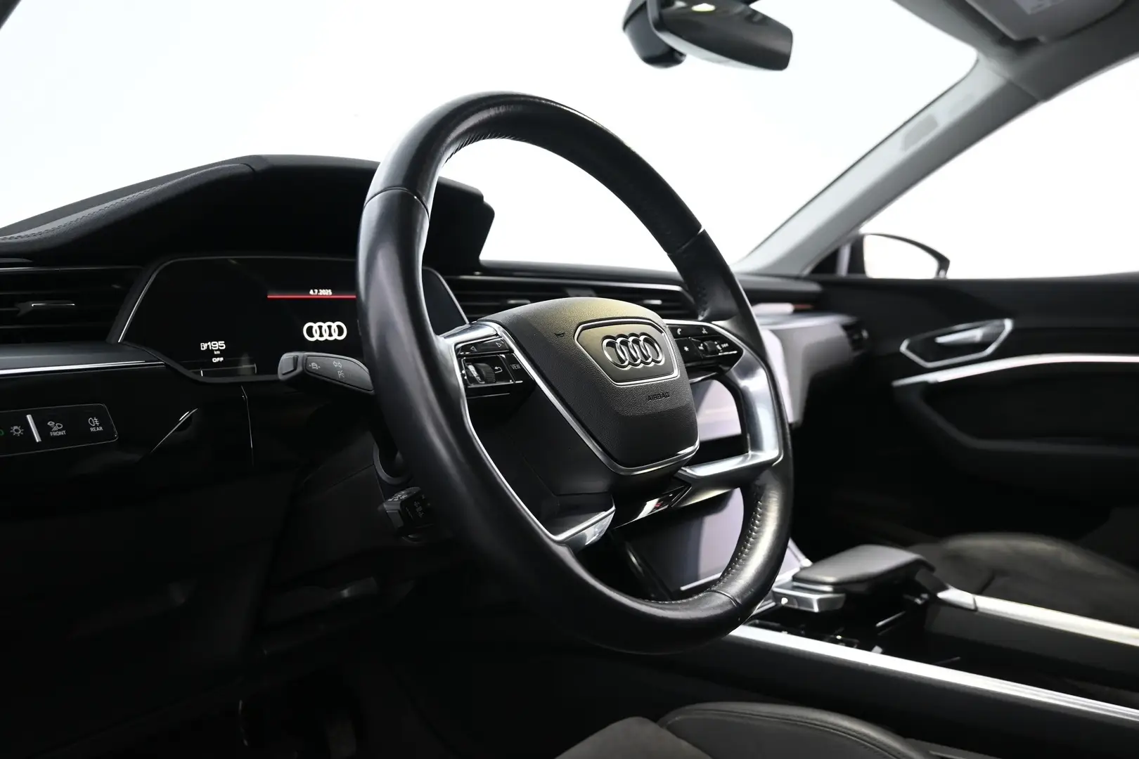 Car Image - 6DFvc1lenfZGLlC8vauThC