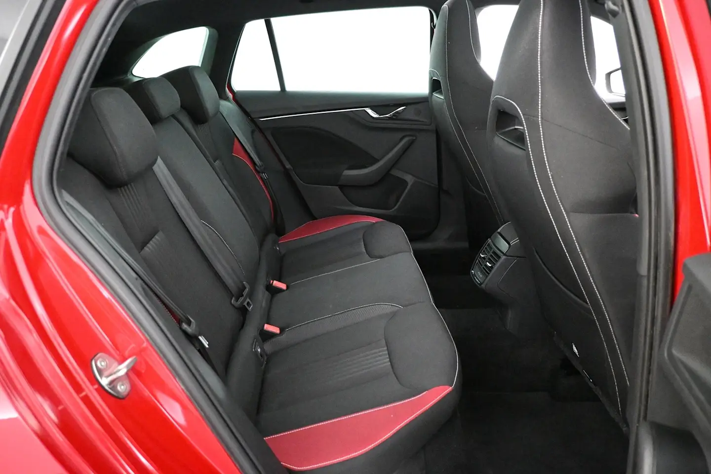 Car Image - tdSj9zXiWqsO8HjCrzc9R