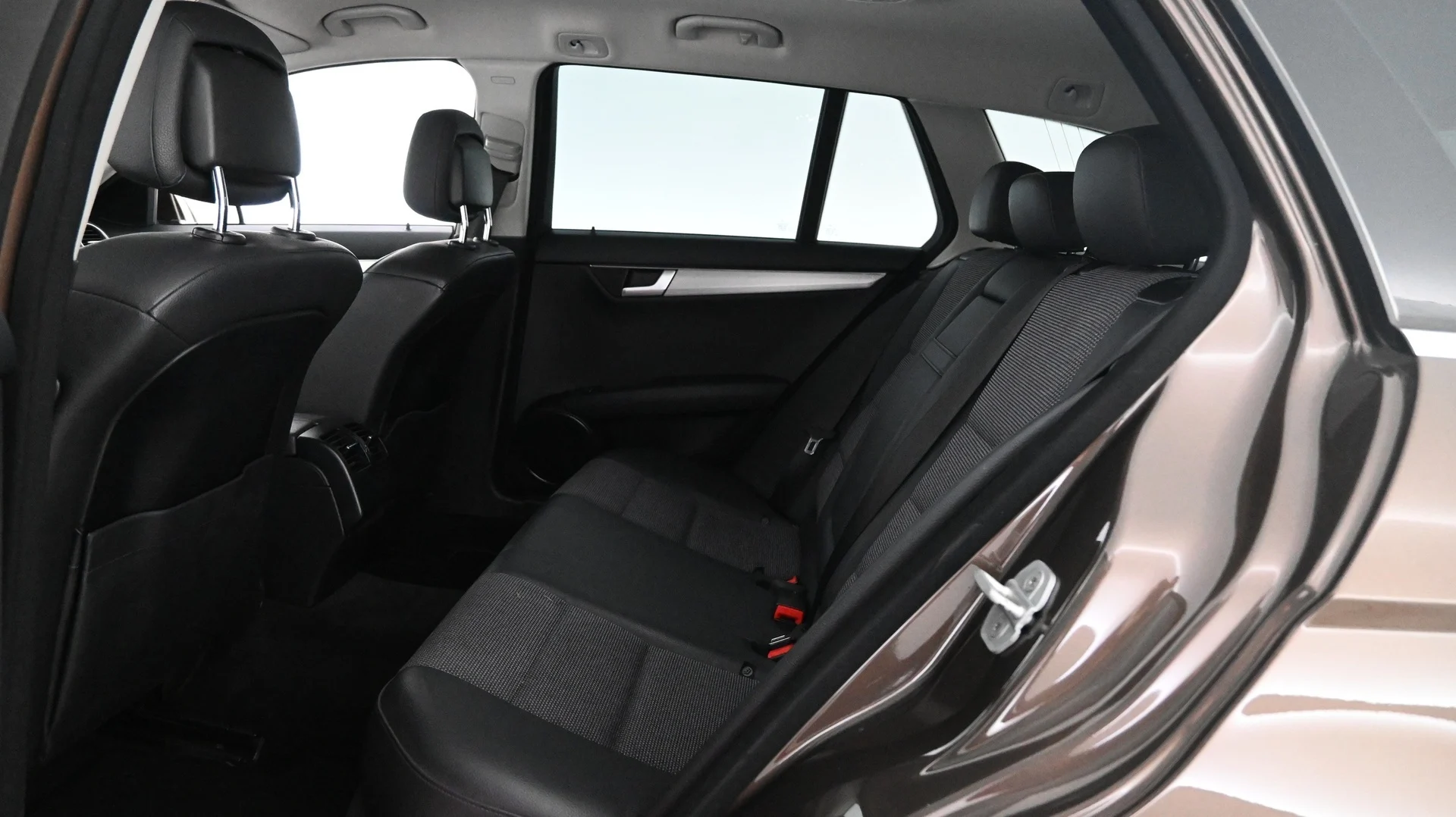 Car Image - 2bJ6WkGuZODQXJ6e0XzIvT