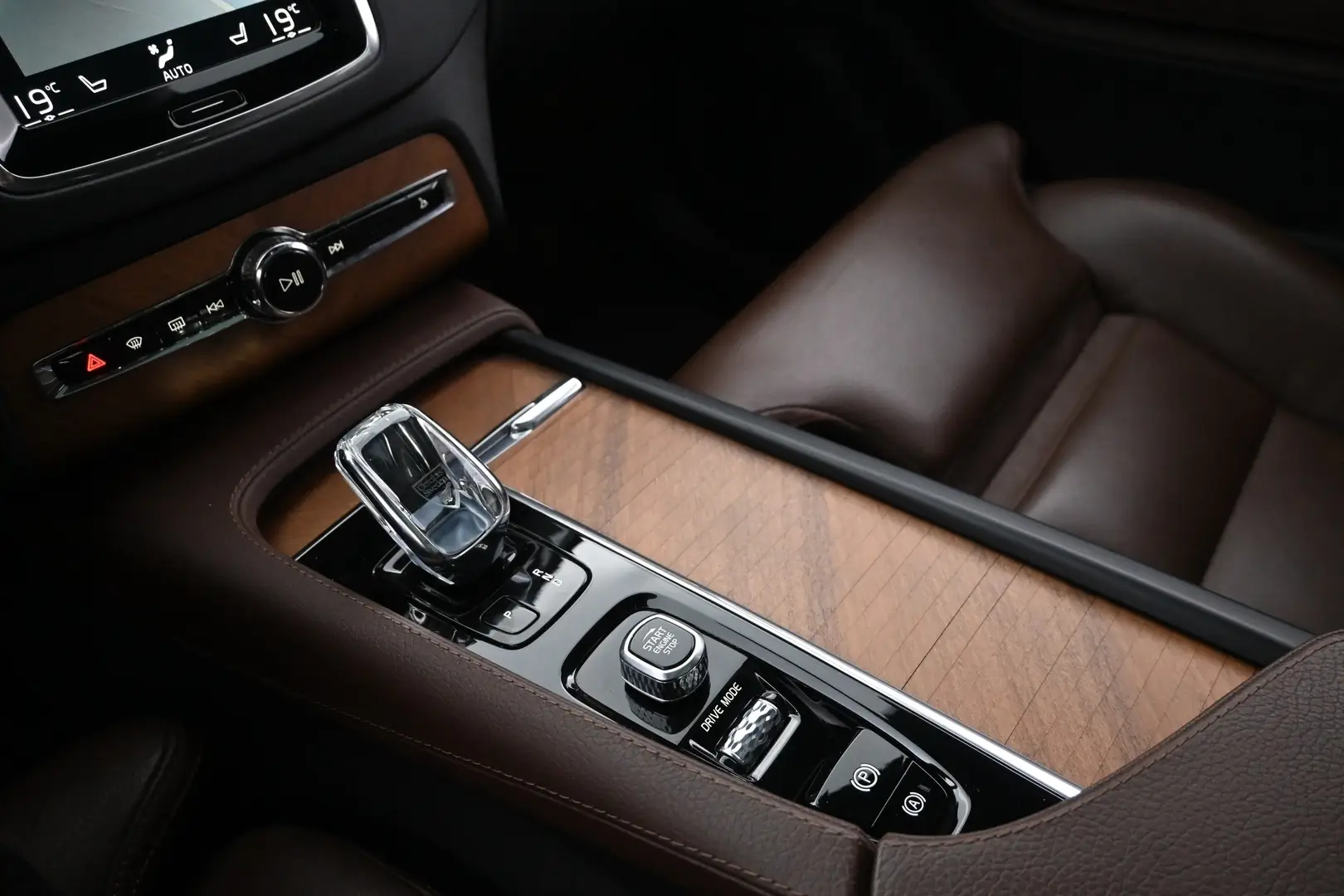 Car Image - 2hEOorAZSRaNiv26bcobif