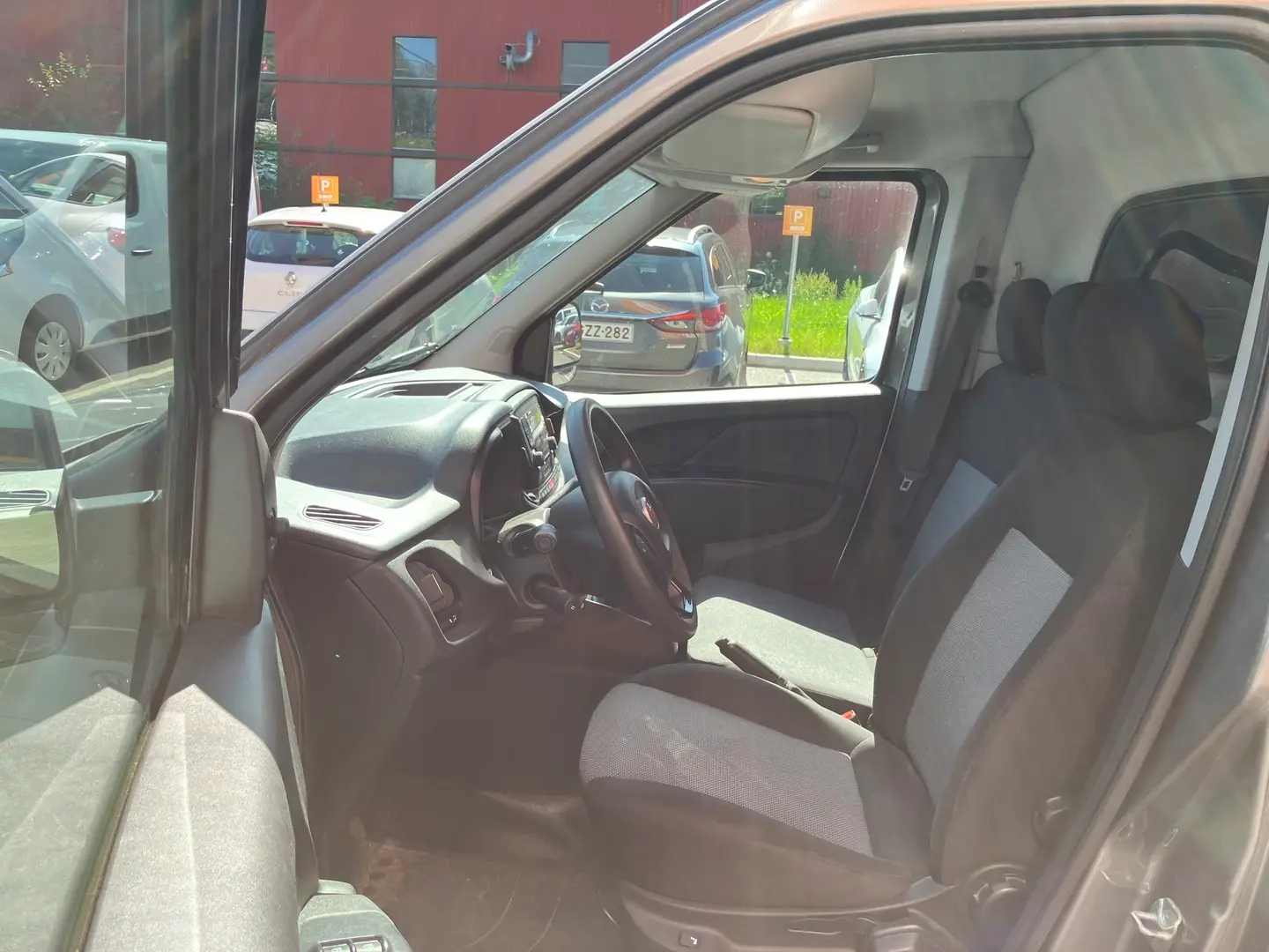 Car Image - 5PJVLxg6FoVoGIE7uzC5Sn