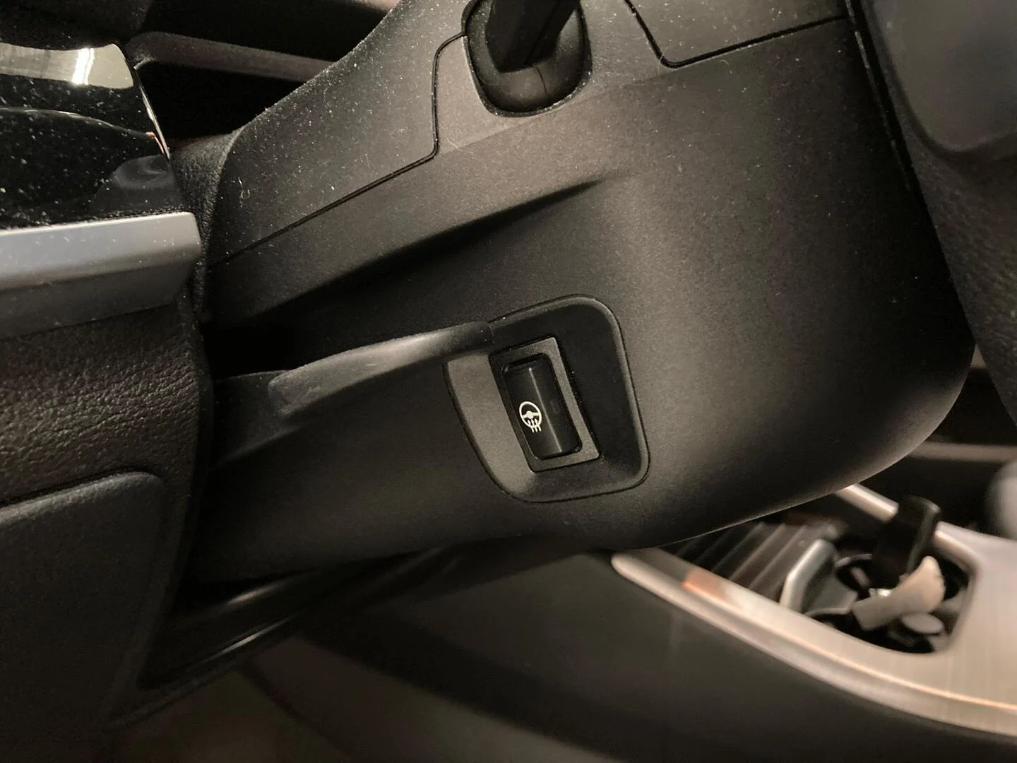 Car Image - Ed3gro3J4fxcojnvJwWZx
