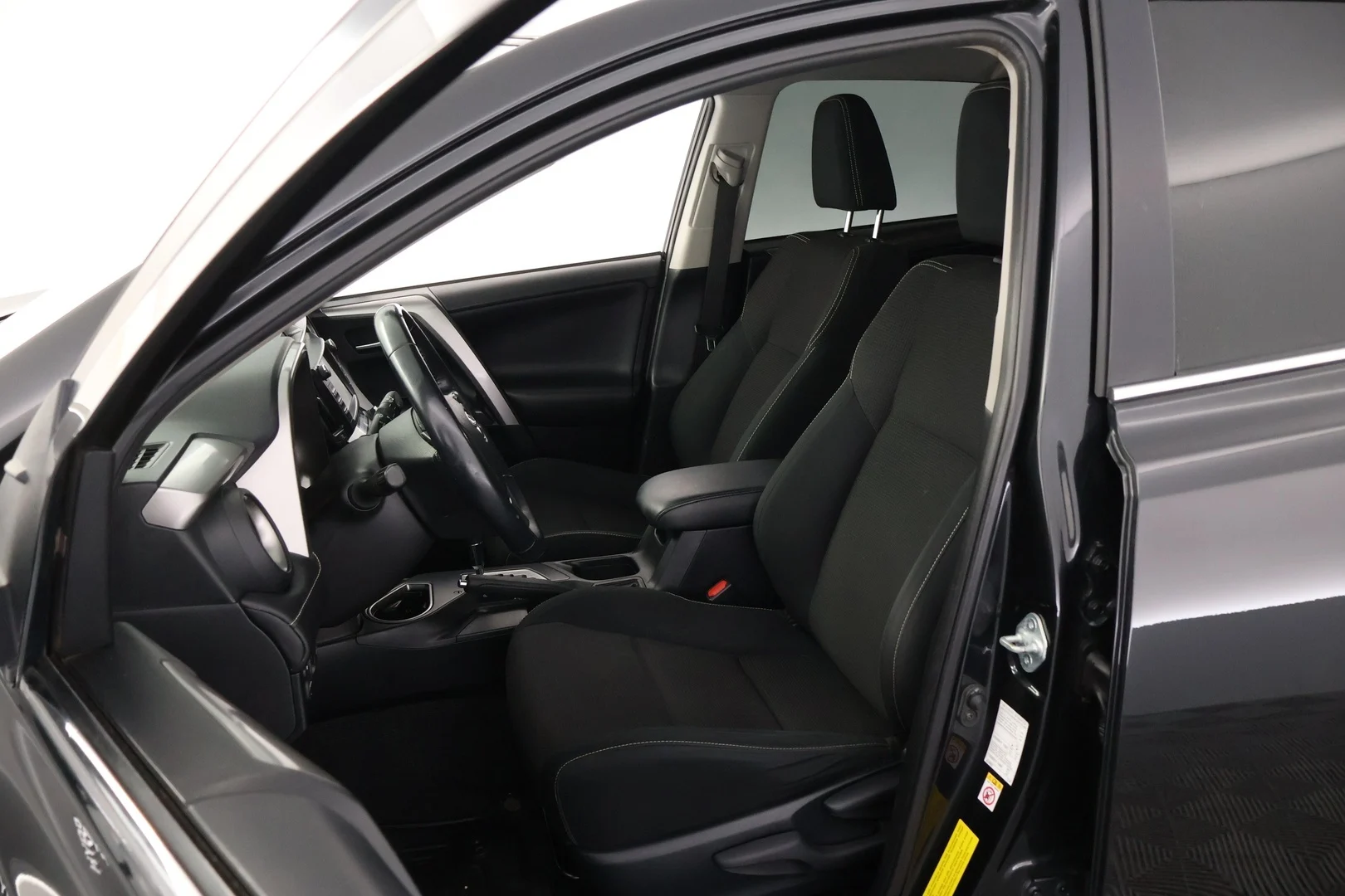 Car Image - 2nFq0foSkaT84XSENperO8