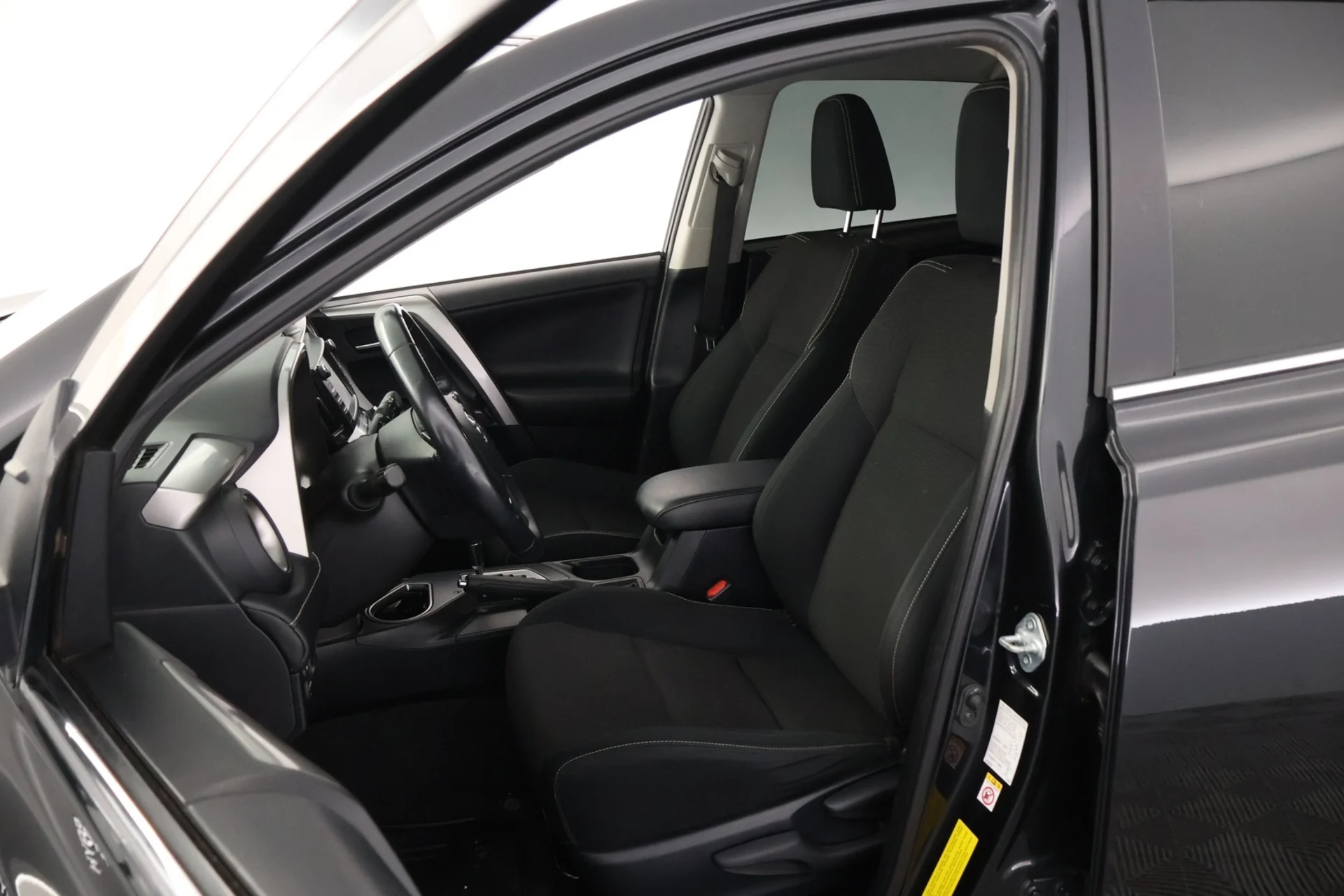 Car Image - 2nFq0foSkaT84XSENperO8