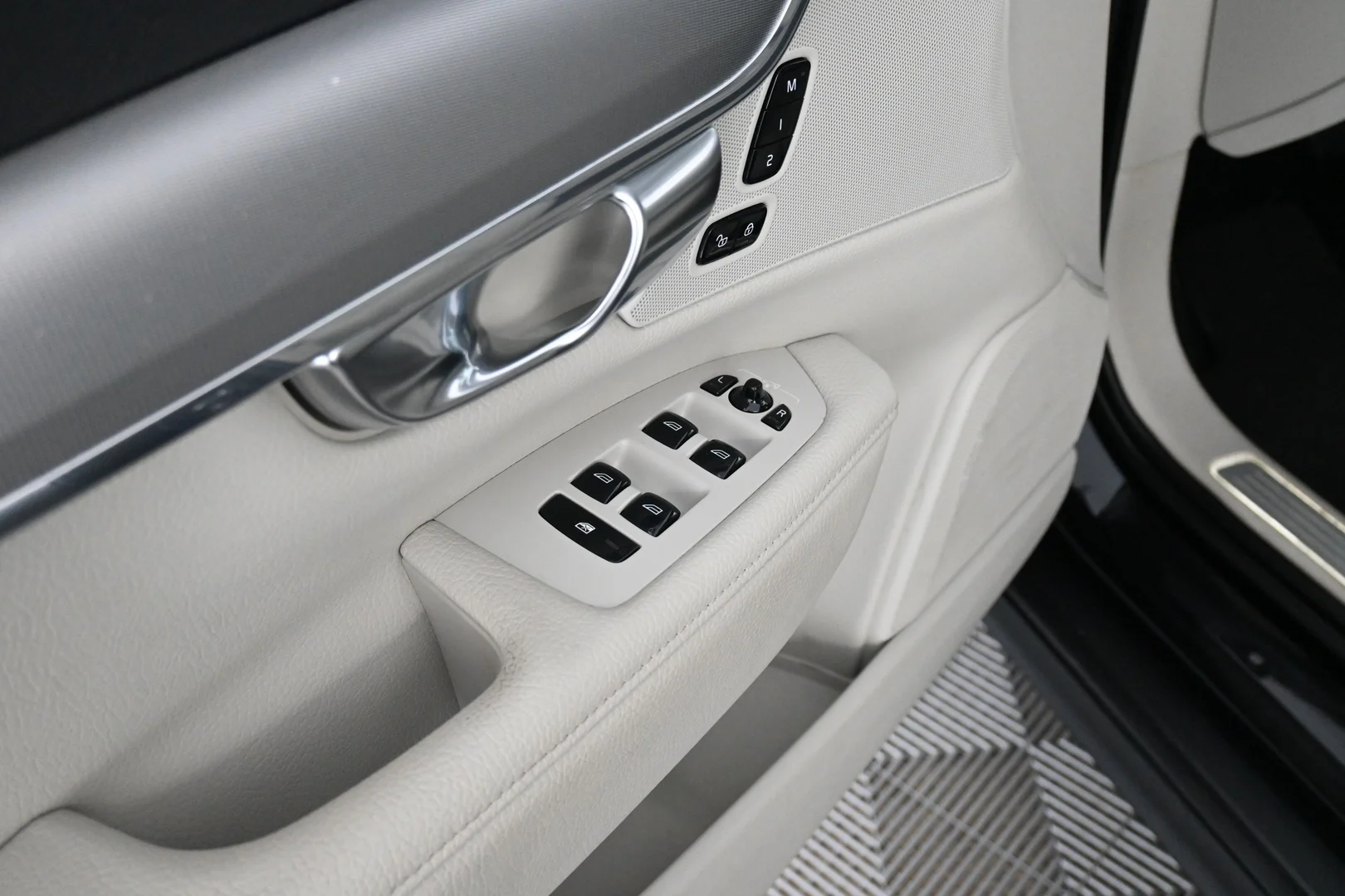 Car Image - 6EmM4xKvTZZCsC44Bm5WKS