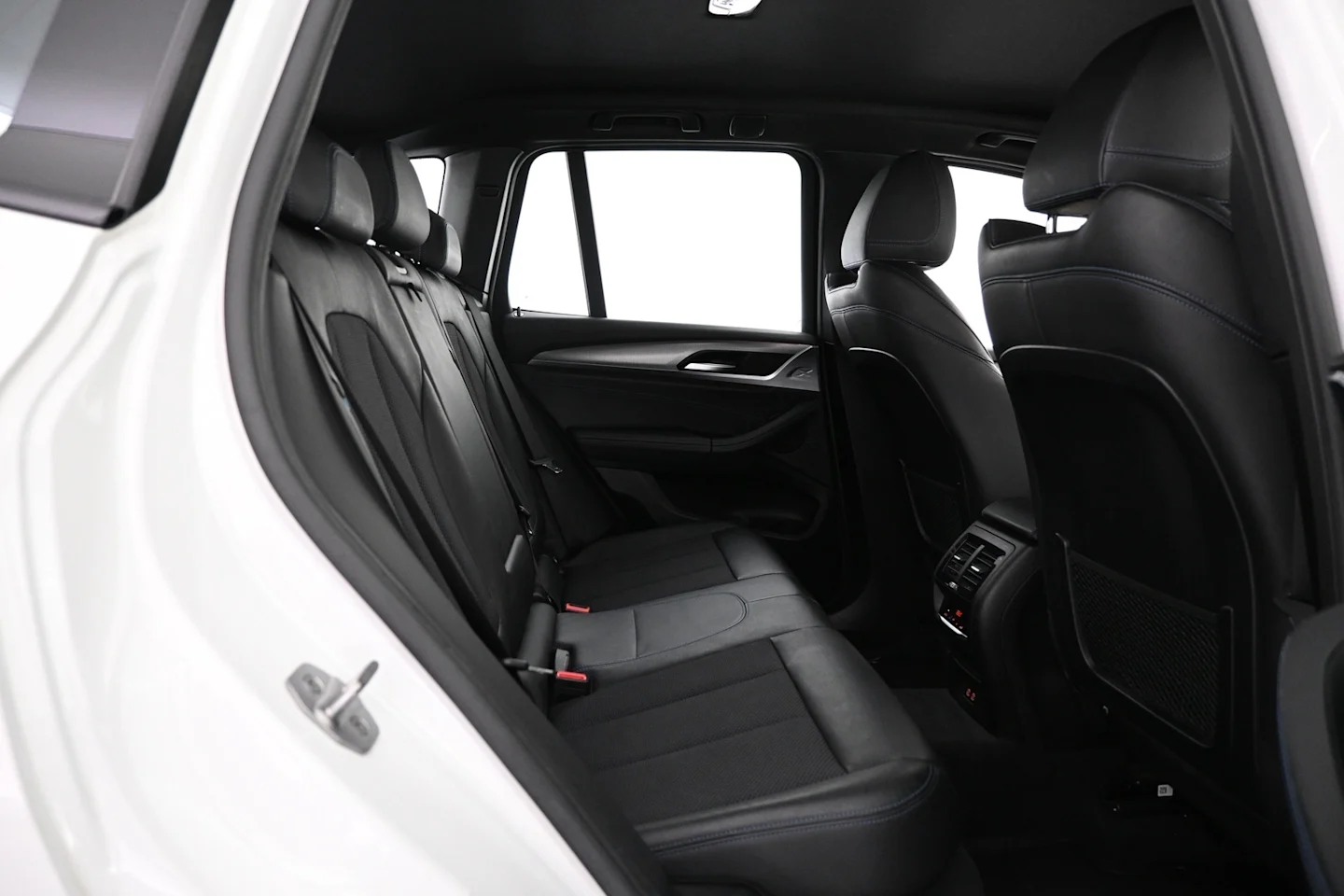 Car Image - 3v7Ro4vZtNZbV4eFfTMxqV