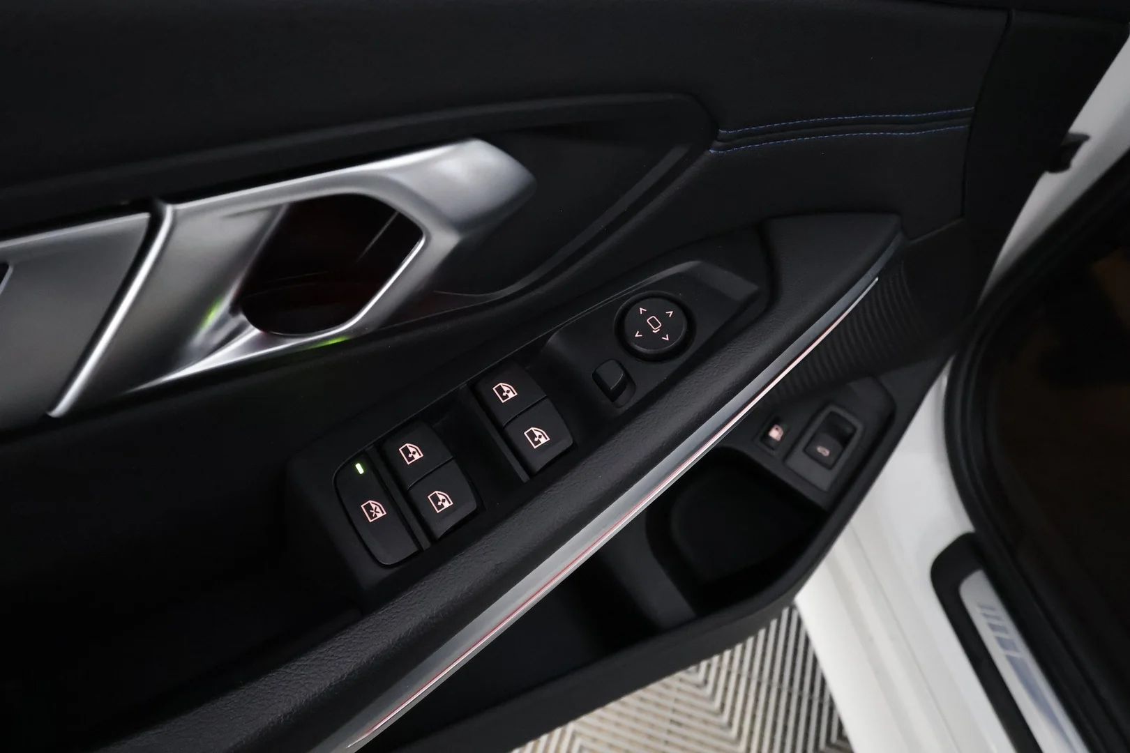 Car Image - 7LEbXpDgJxY52W85KfBiWU