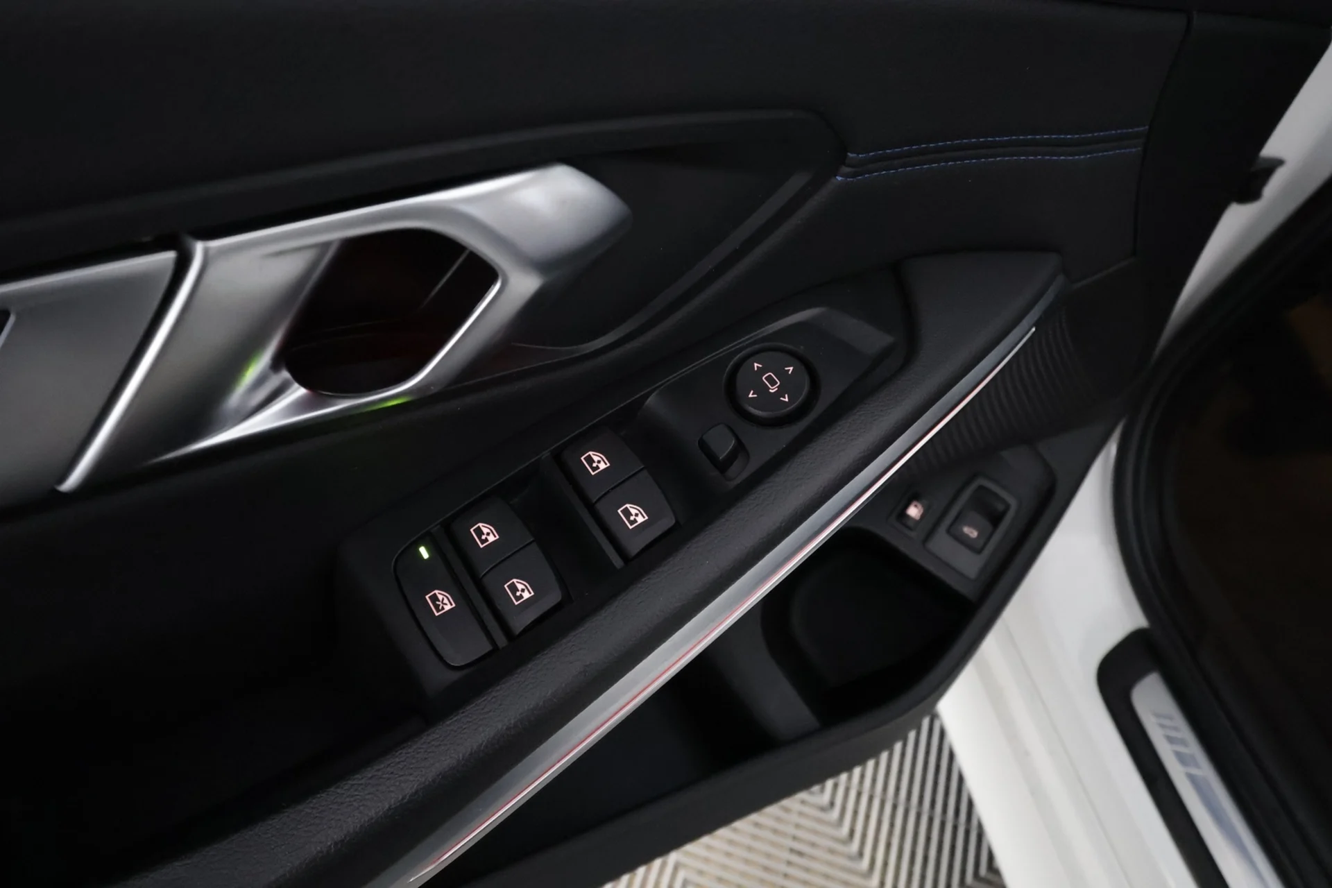 Car Image - 7LEbXpDgJxY52W85KfBiWU