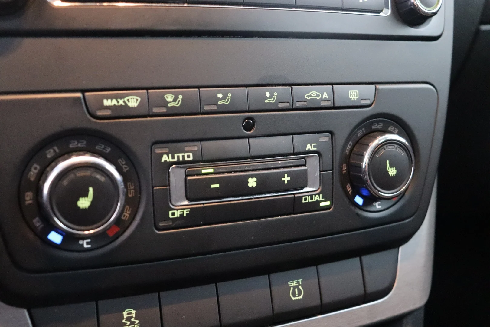 Car Image - 45GSfNC5e352kwKOWXE202