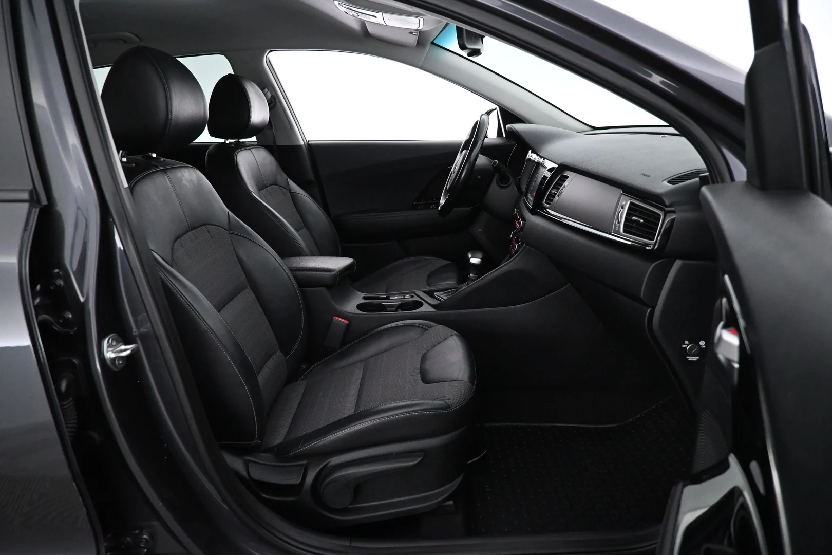 Car Image - 3fwiLBce1AzxJc2lB23Zar