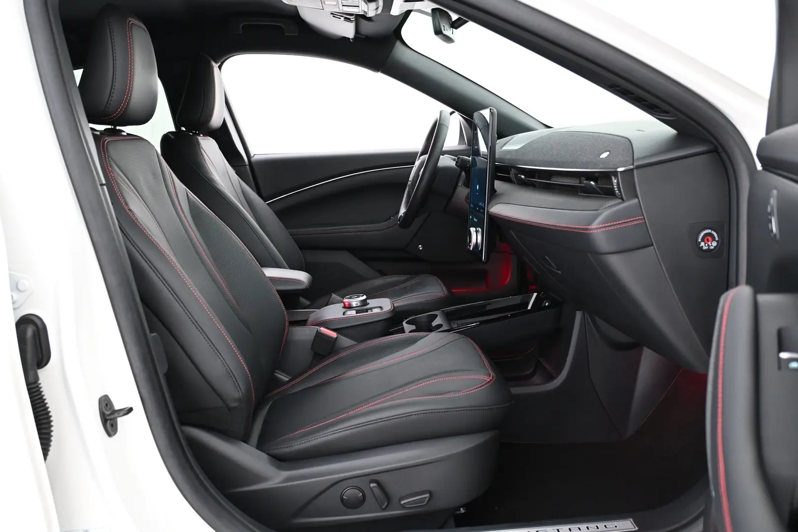 Car Image - 4M9xadPnfAUo7ejyAD1gT3