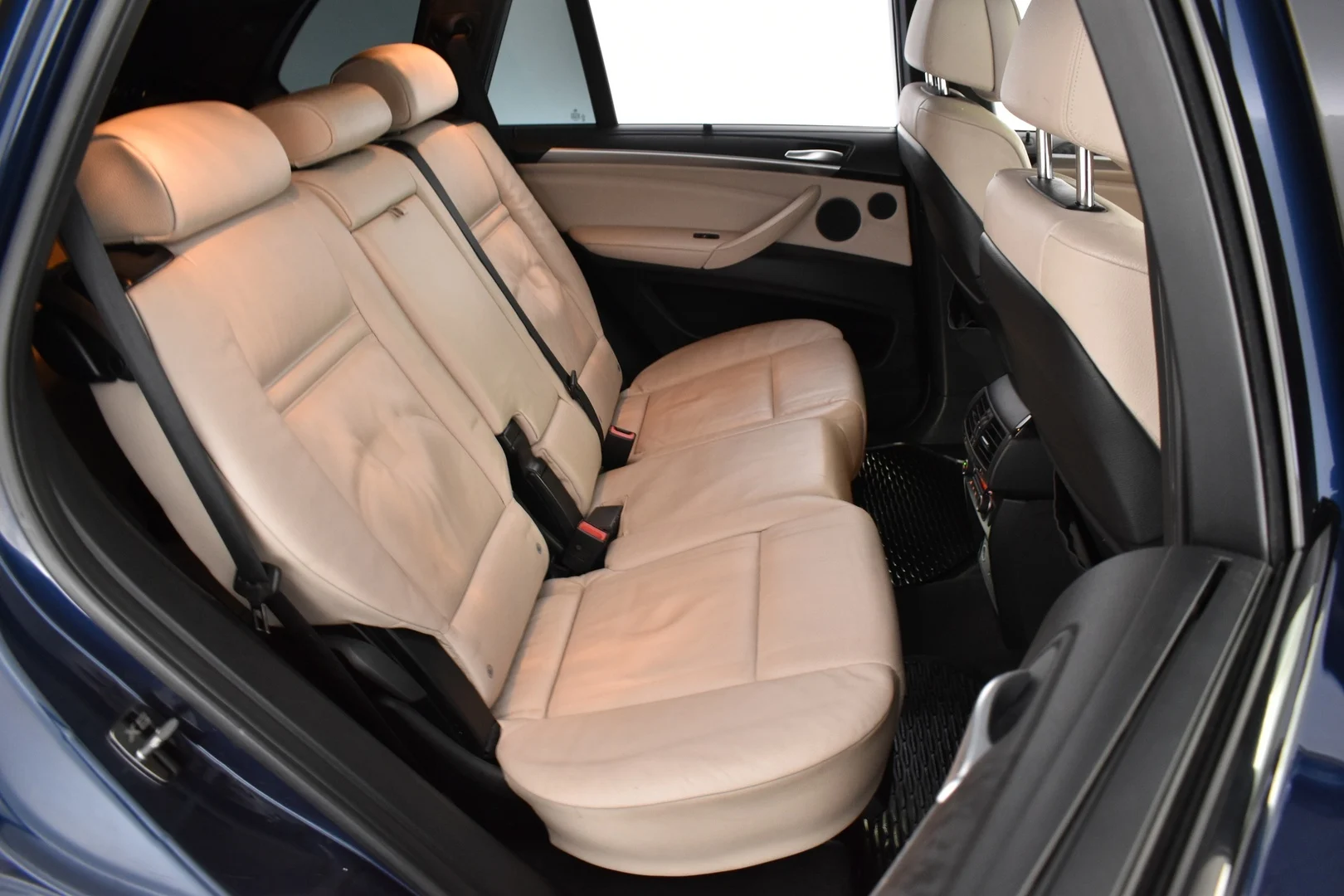 Car Image - 2LfJW9Lu0NDEMn3QpsRTt