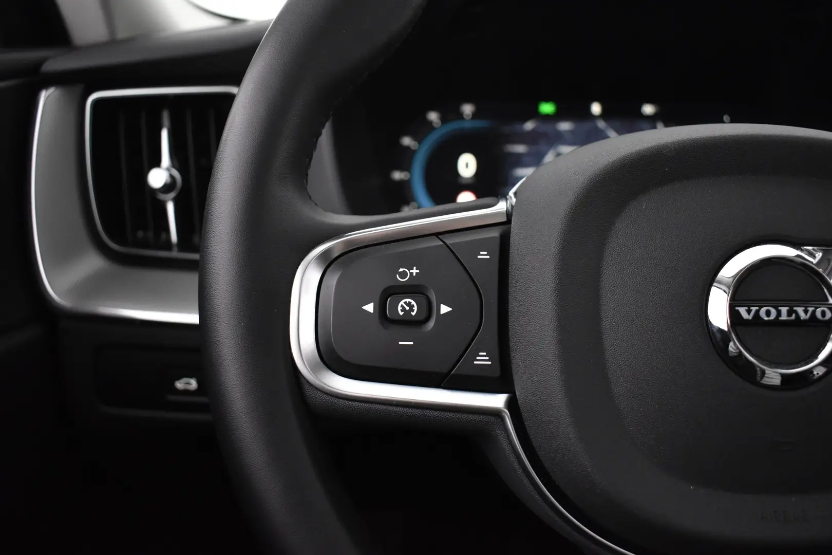Car Image - UkDHRV7B0gWjFV2qsPc2e