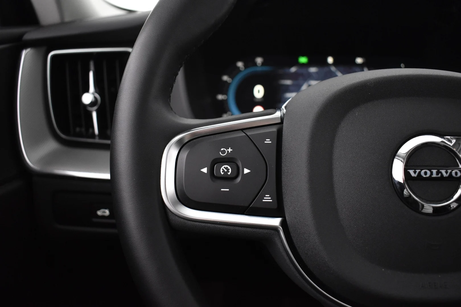 Car Image - UkDHRV7B0gWjFV2qsPc2e