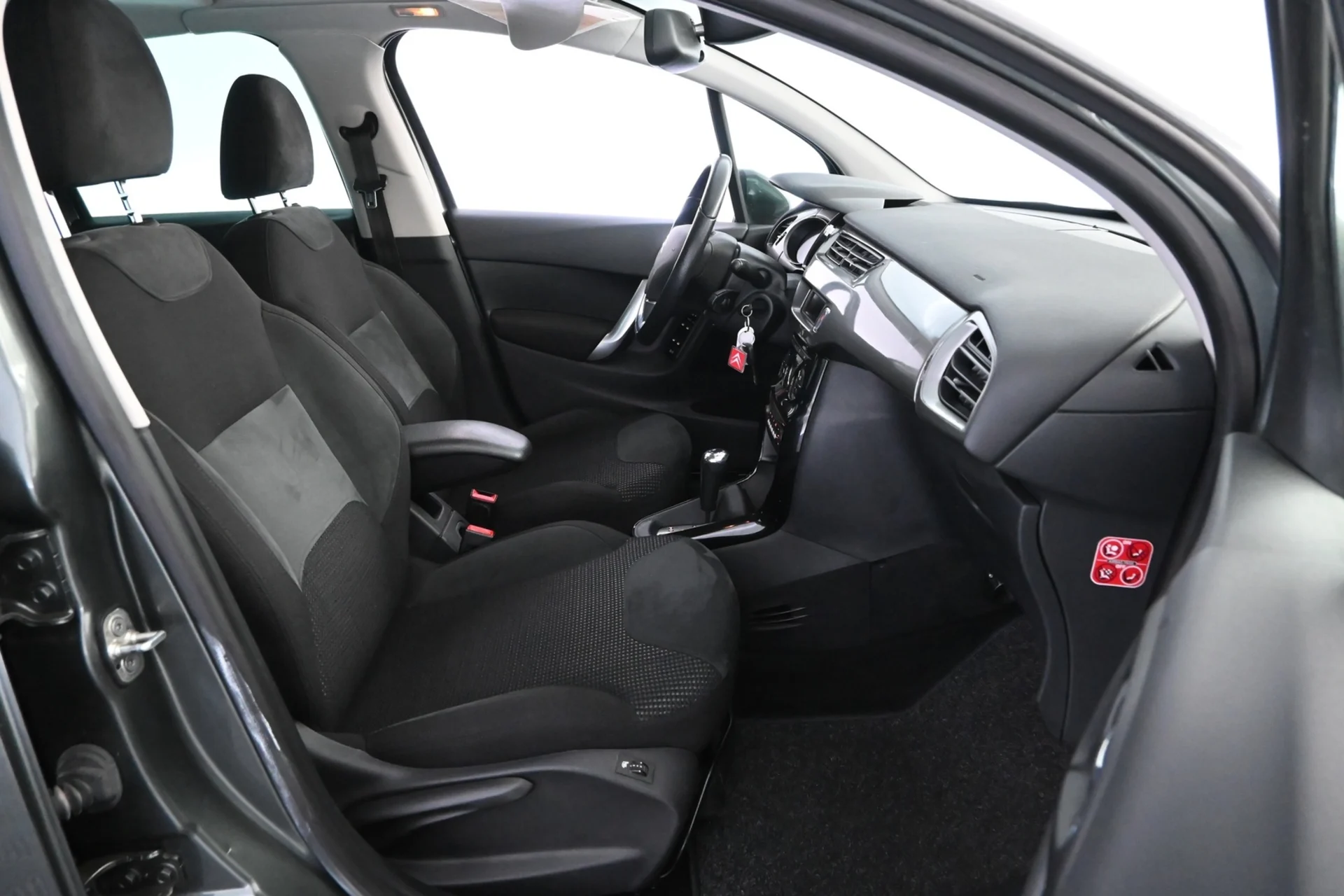 Car Image - 7yOmwbCIsbClB3ZplDAURK