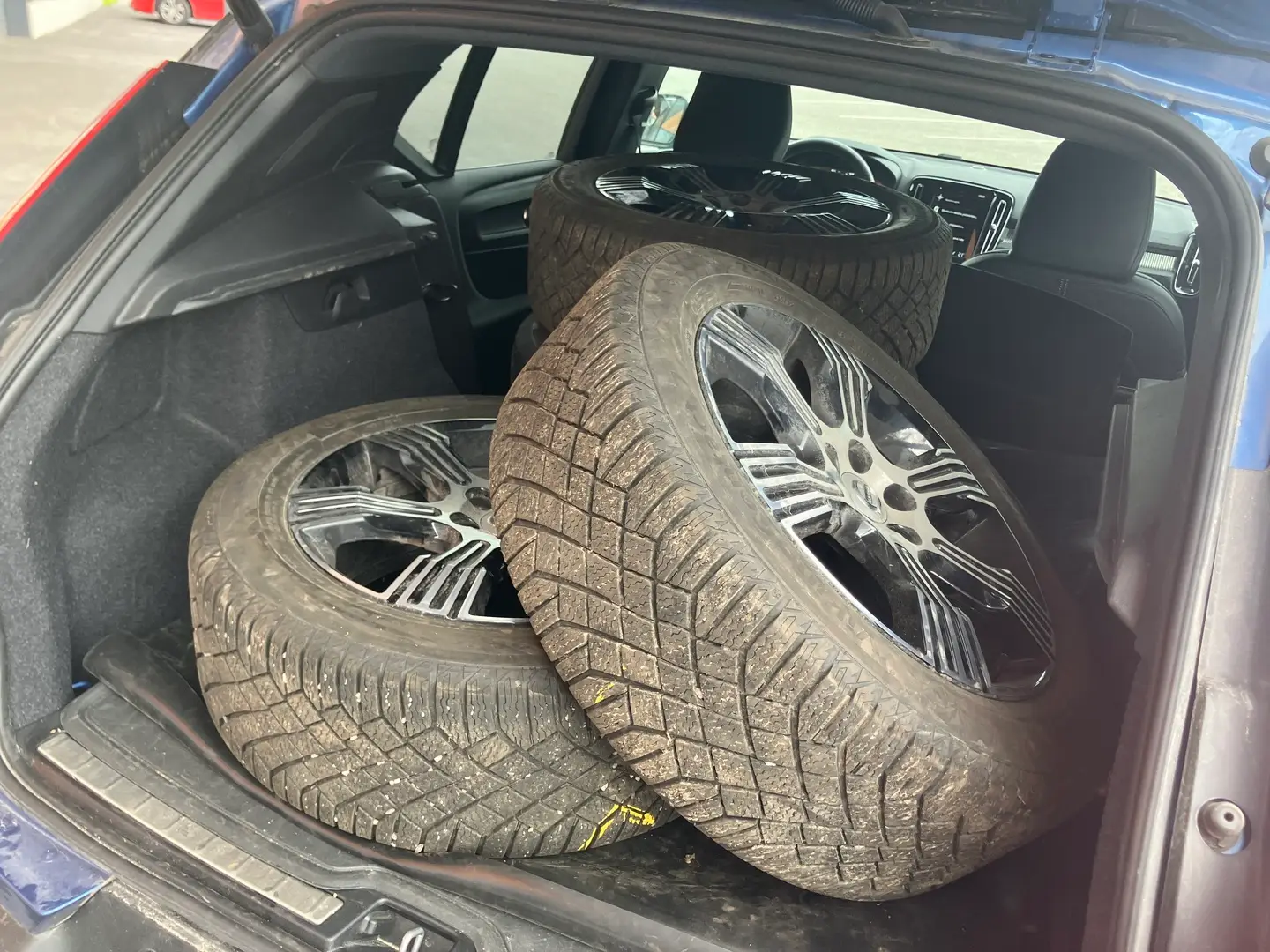 Car Image - 5I1GuT6WDP5LpRsO24QJNV