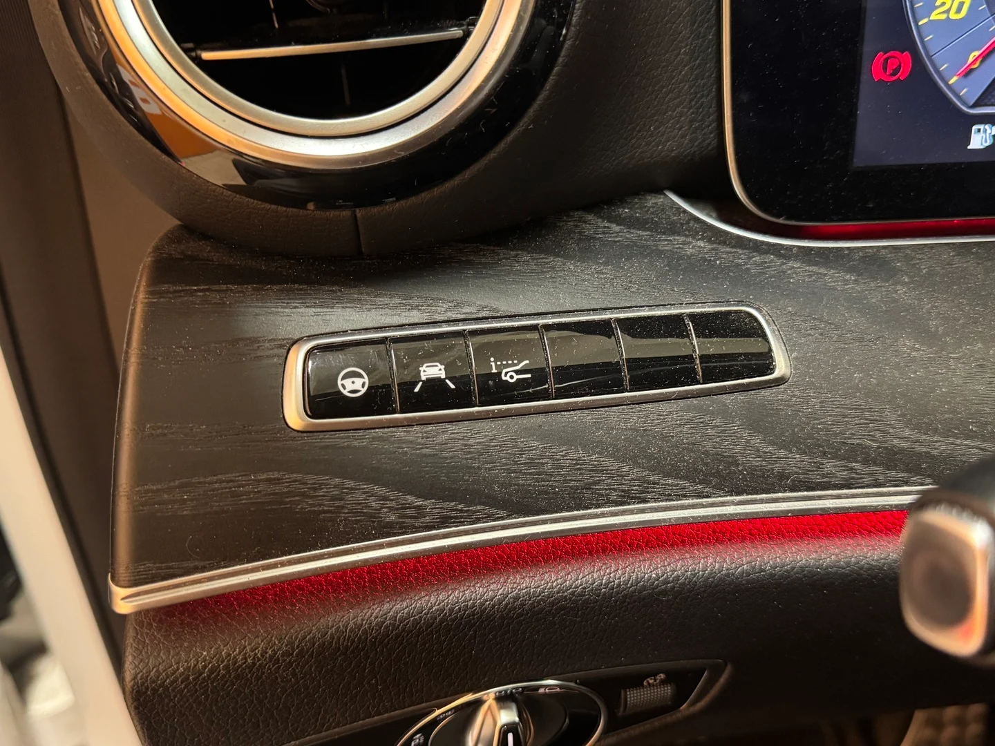 Car Image - 01sLtBo0hFBqcBBvQbMqJ6