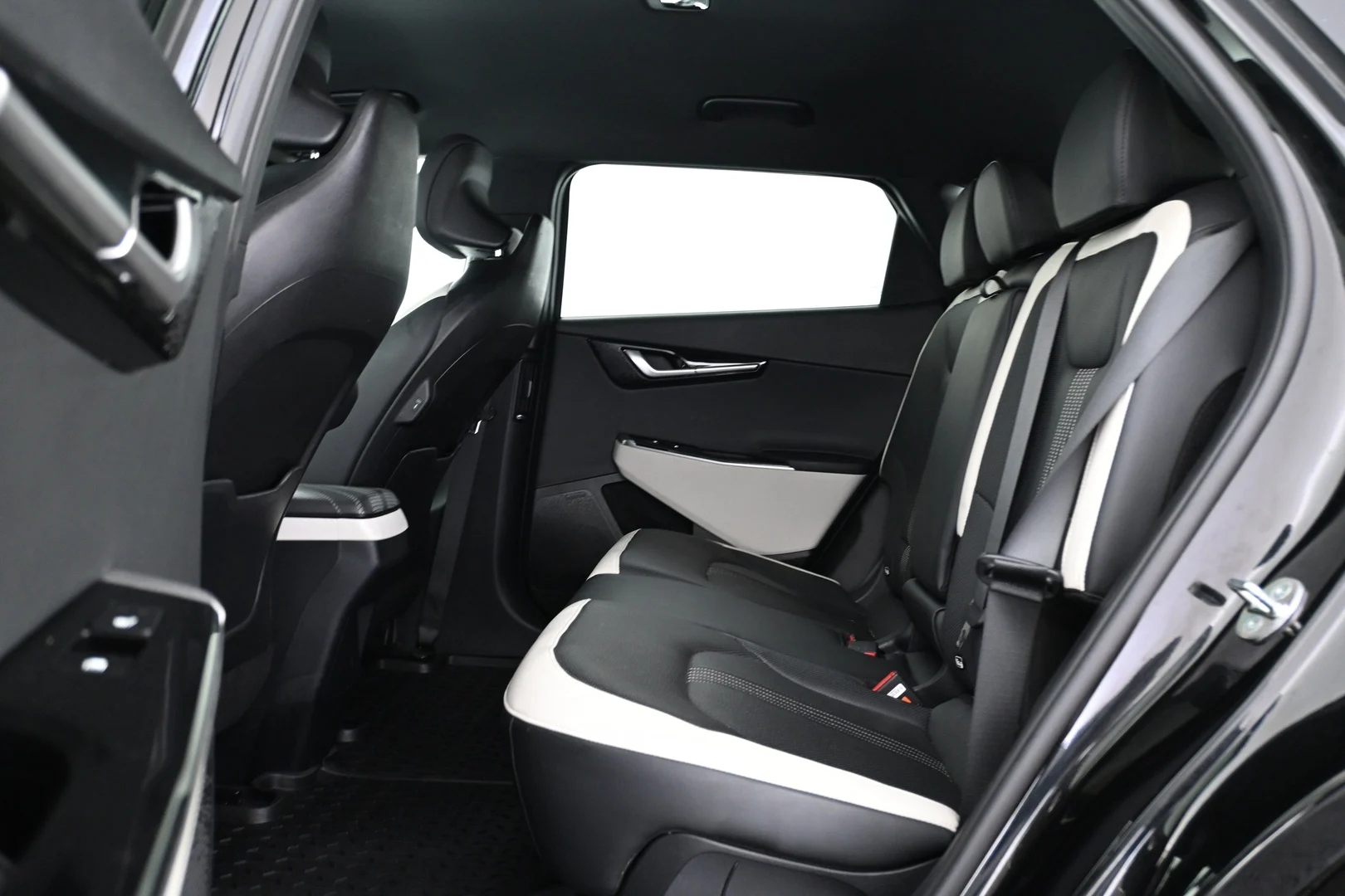 Car Image - 4LM7xIcvYnWynEB8XFiXyM