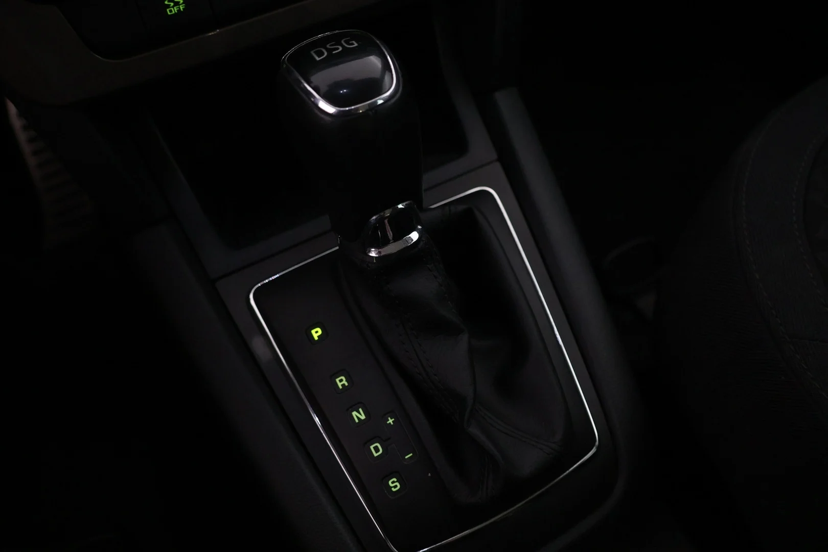 Car Image - 7Km6zw9jDYTQKeack71WeV