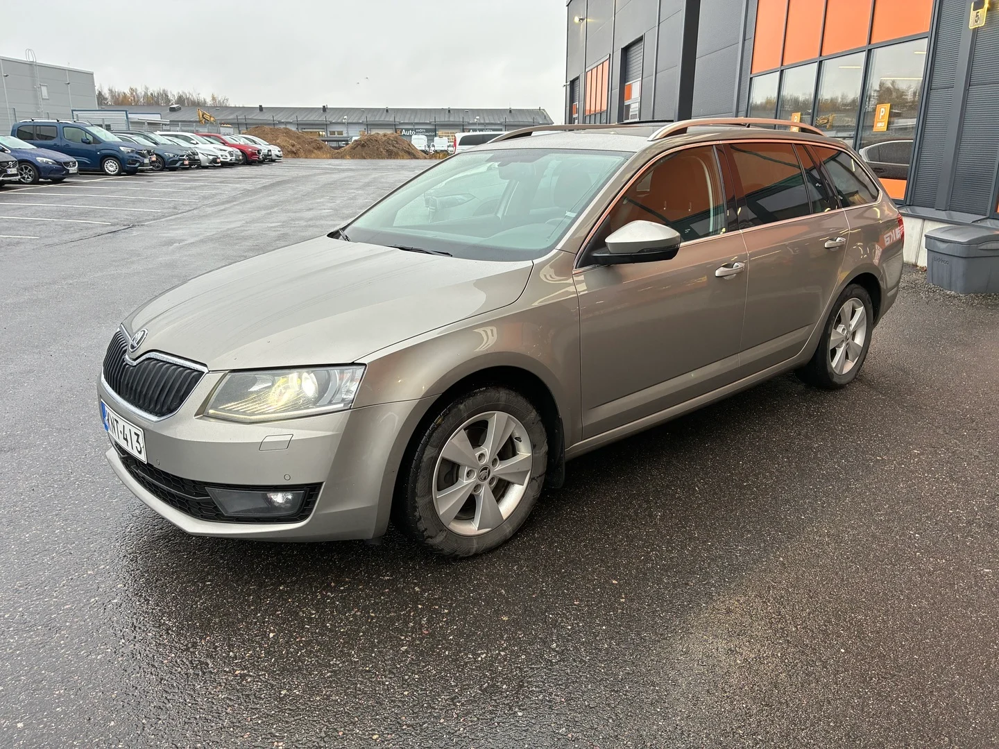 Car Image - 7mcxJ9XxqjRHrLxQGRjItB