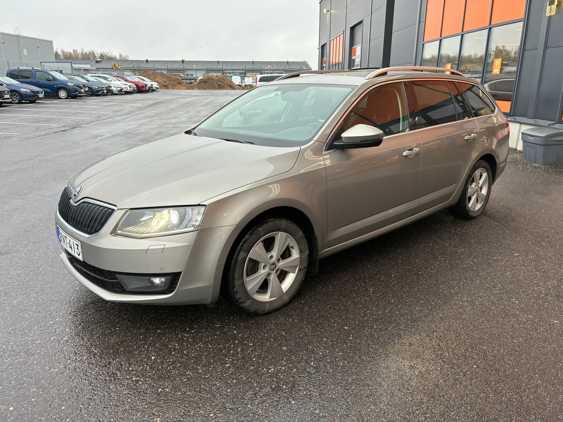 Car Image - 7mcxJ9XxqjRHrLxQGRjItB