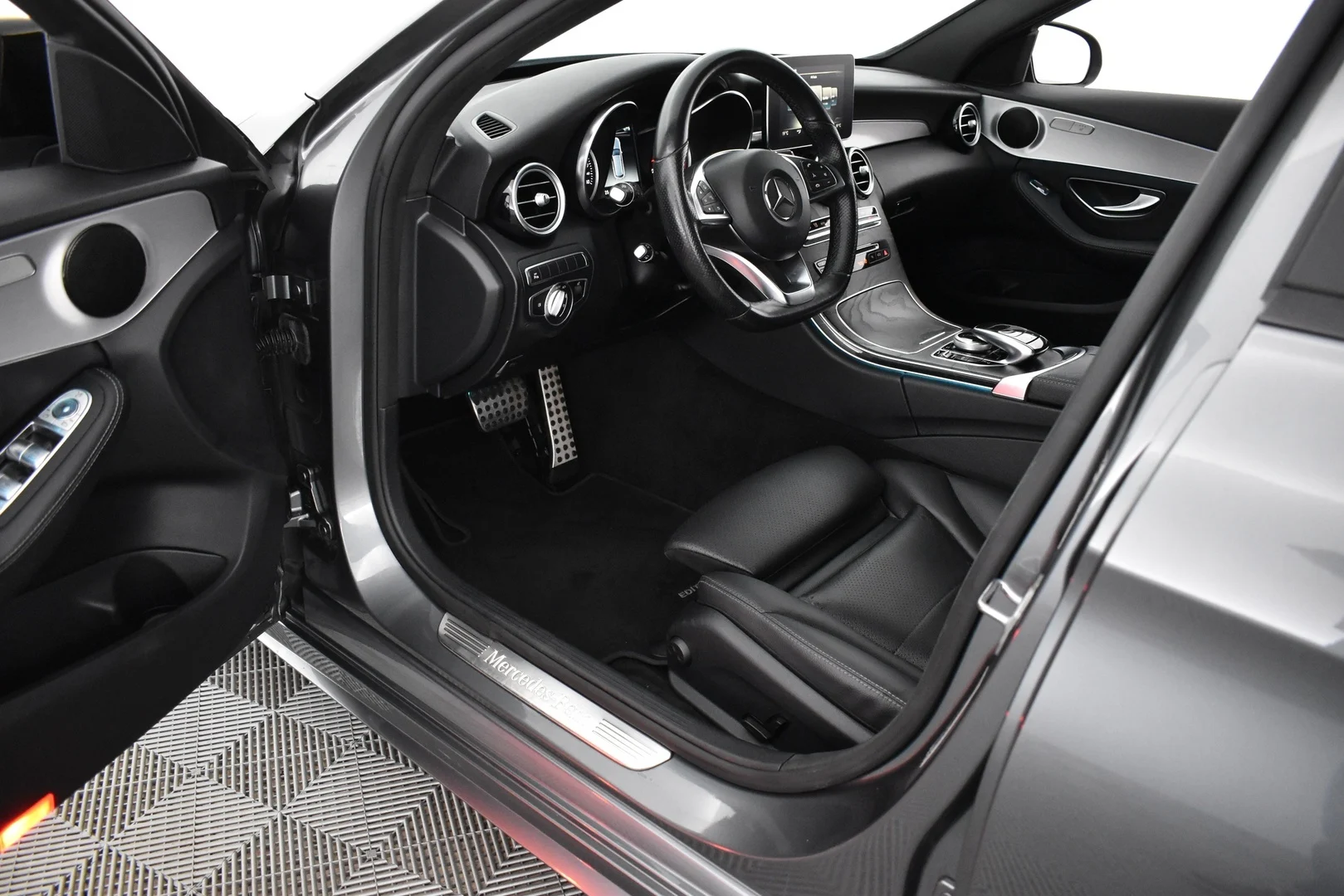 Car Image - 1OSYvXC0nUNPGHkwkLjOMa