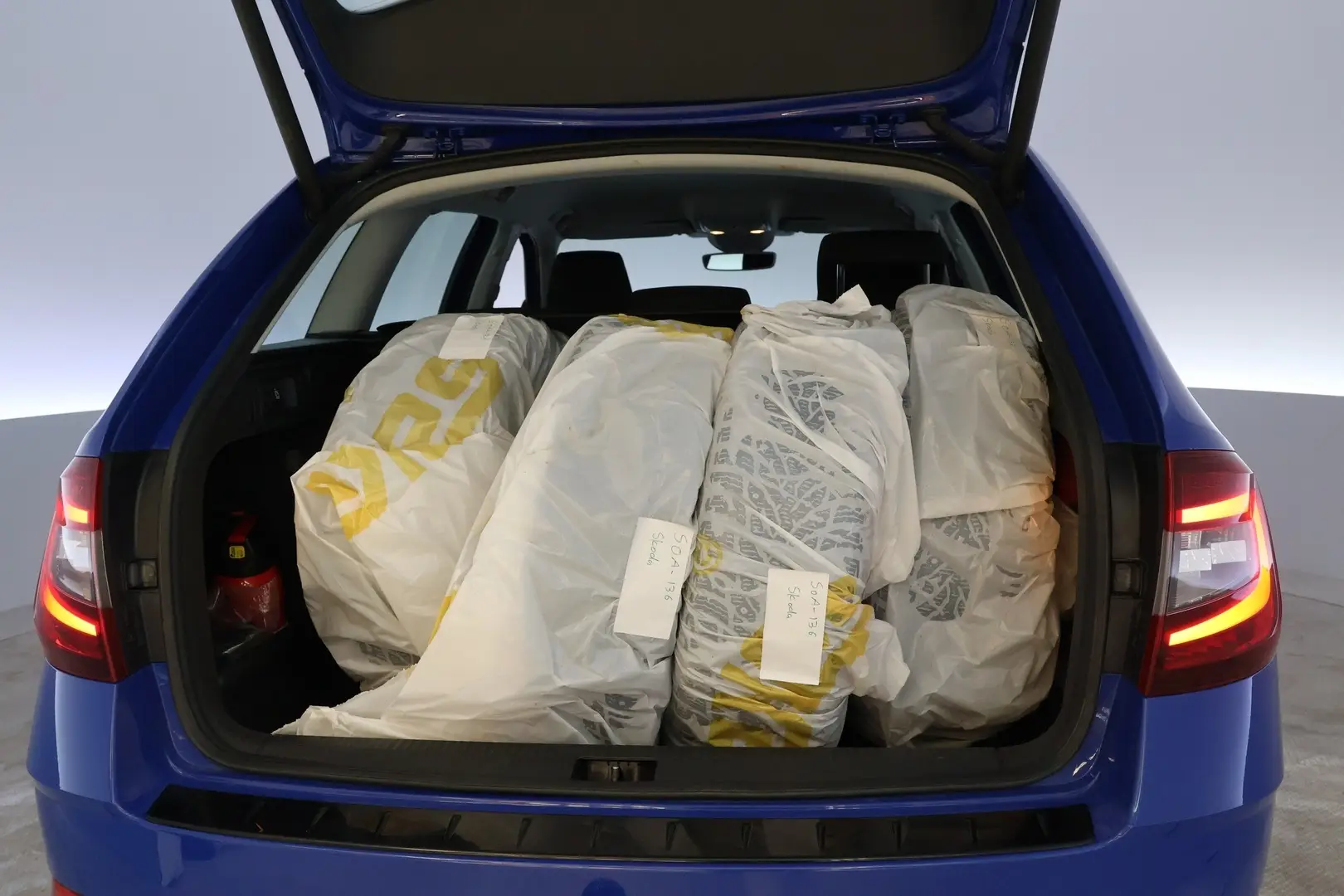 Car Image - 5dBLIZHo6QbP4jtaWq818E