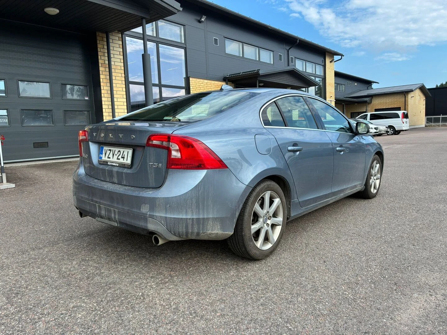 Car Image - 2F5TOntN1IbJXeobIFNvLJ