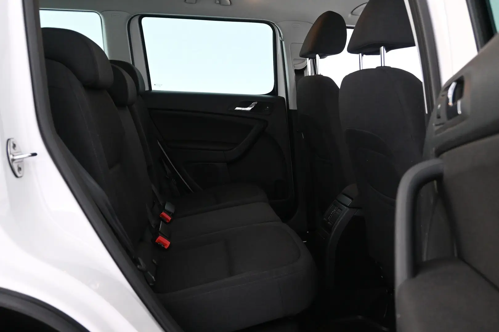 Car Image - 4kZSAhWKROUn5d8N0IbyMp