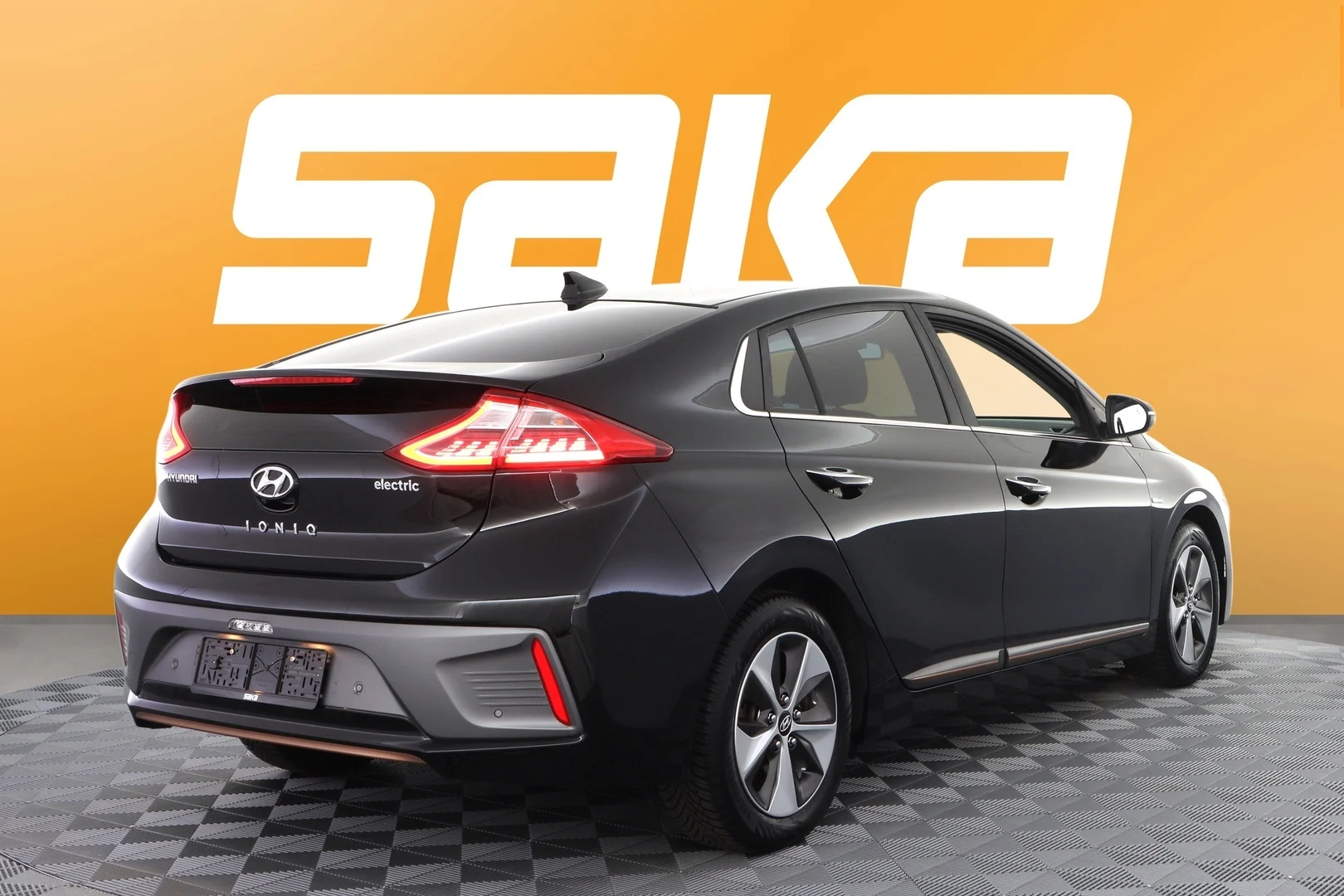 Car Image - 3jtmQi8VsAU5QOo7j8BBZo
