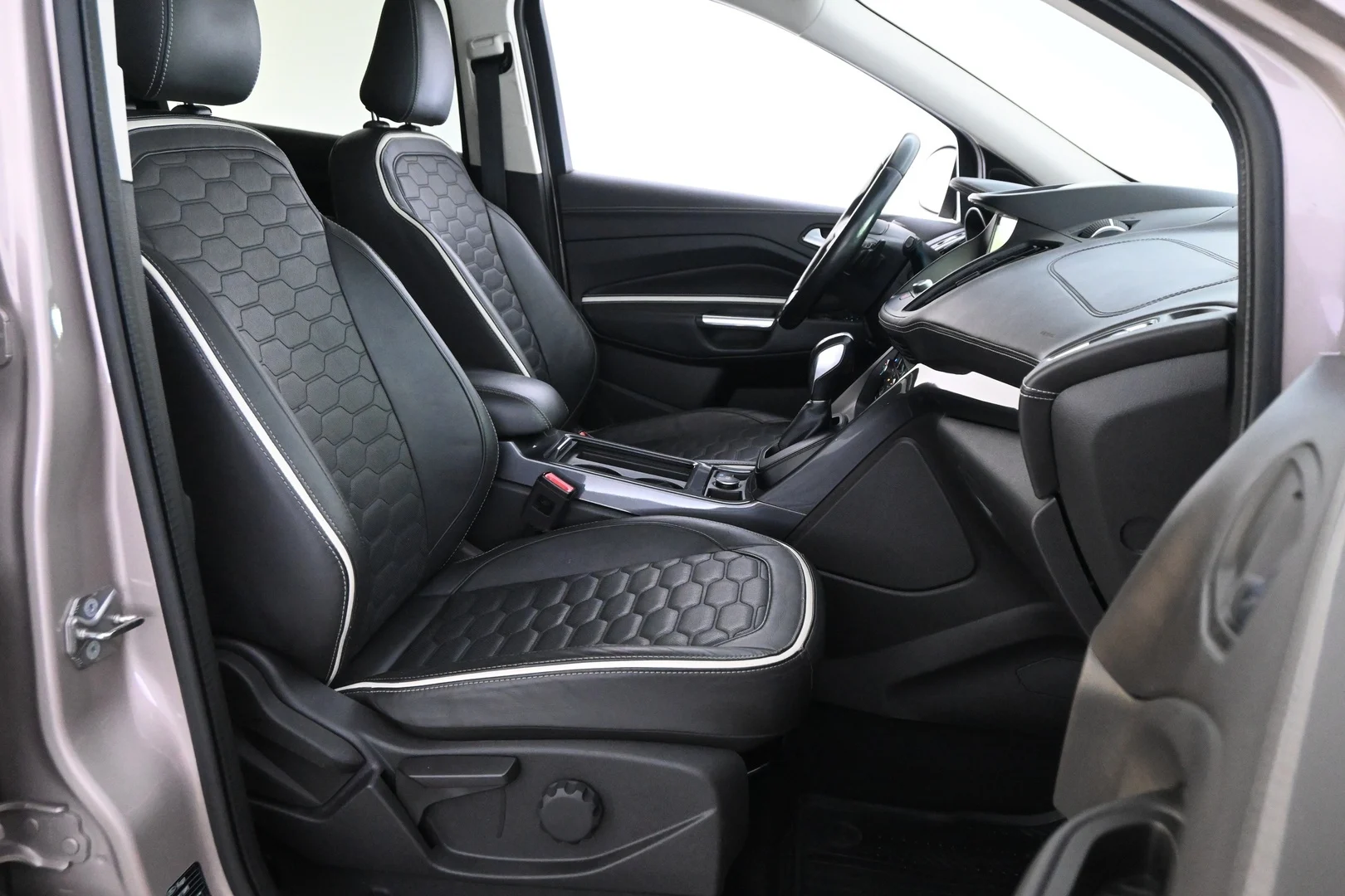Car Image - 6DEiTKVOtGw8oIcL0jeXz1